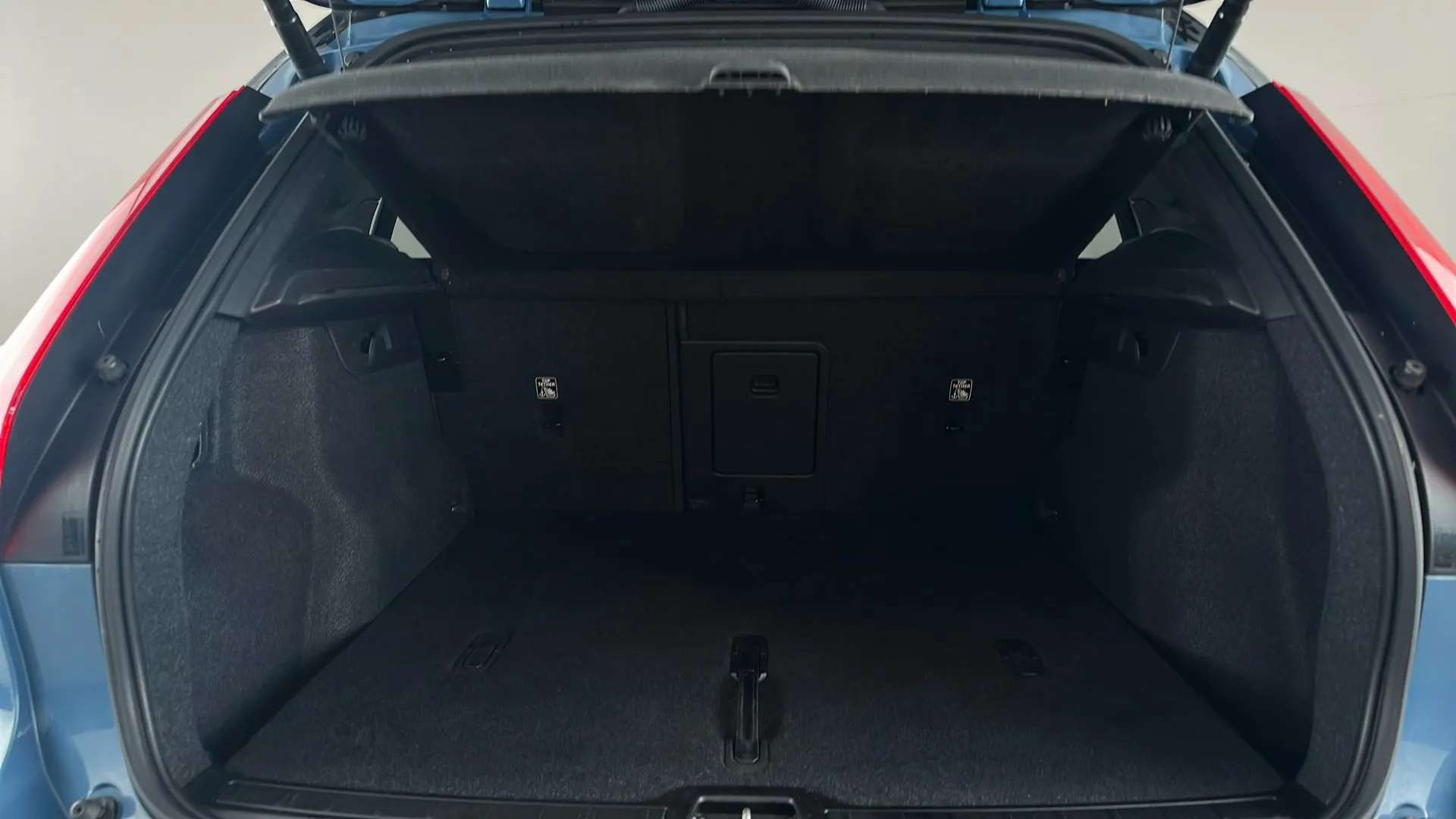 2023 VOLVO XC40 2023 VOLVO XC40