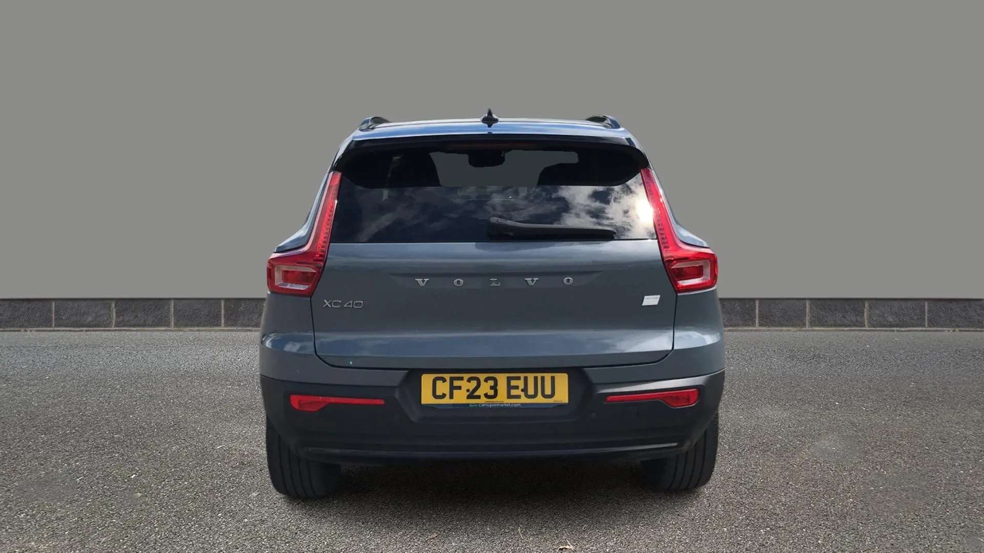 2023 VOLVO XC40 2023 VOLVO XC40