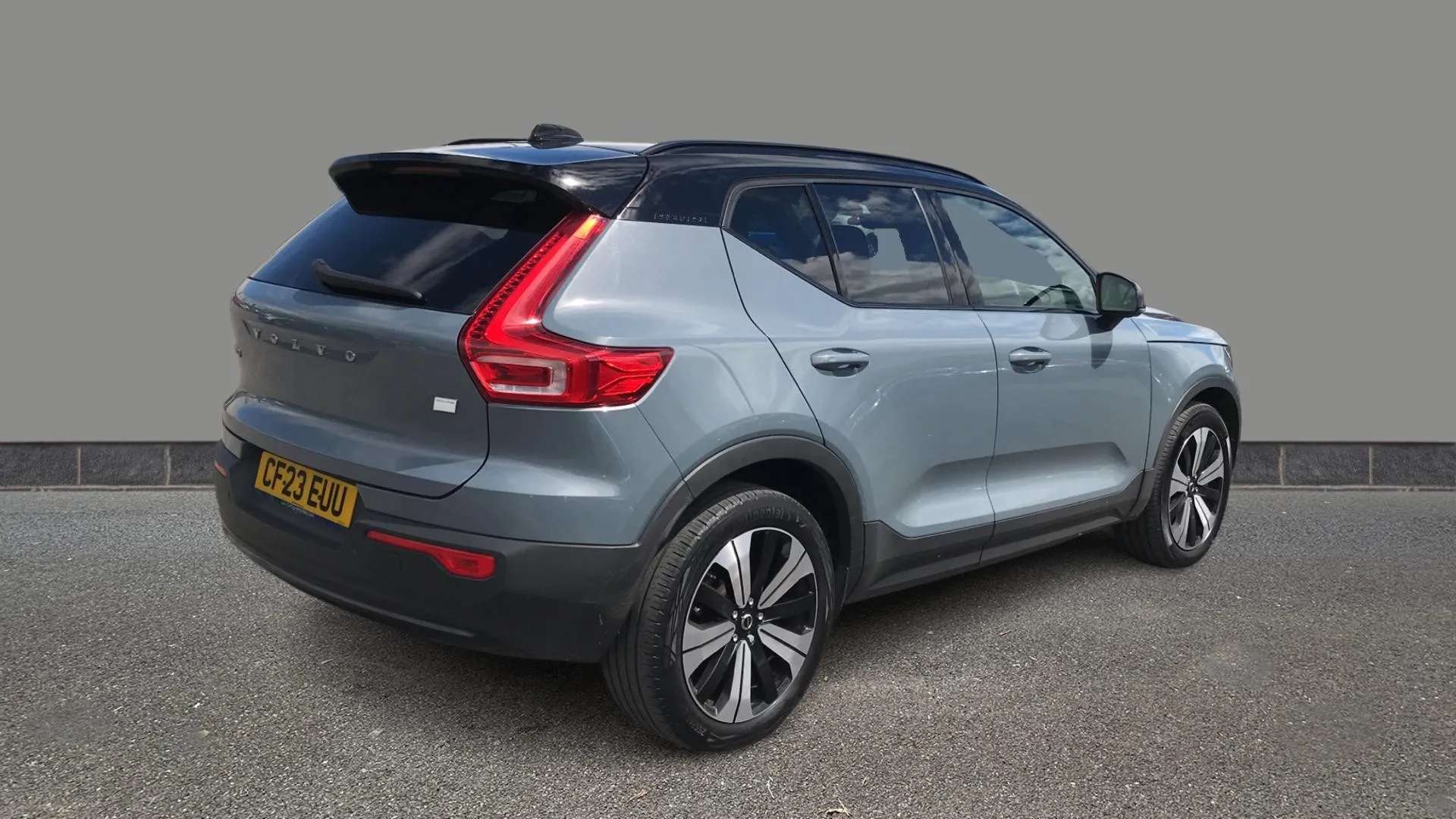 2023 VOLVO XC40 2023 VOLVO XC40