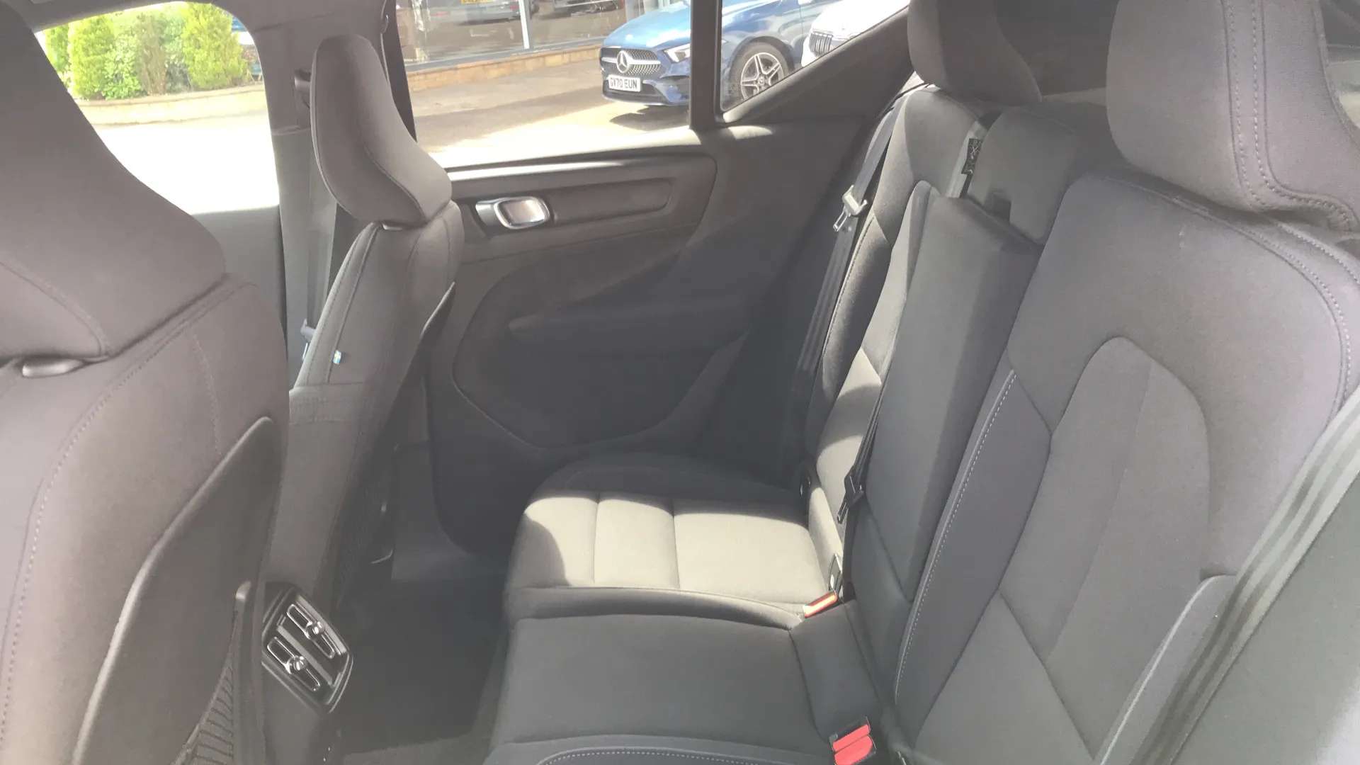 2023 VOLVO XC40 2023 VOLVO XC40