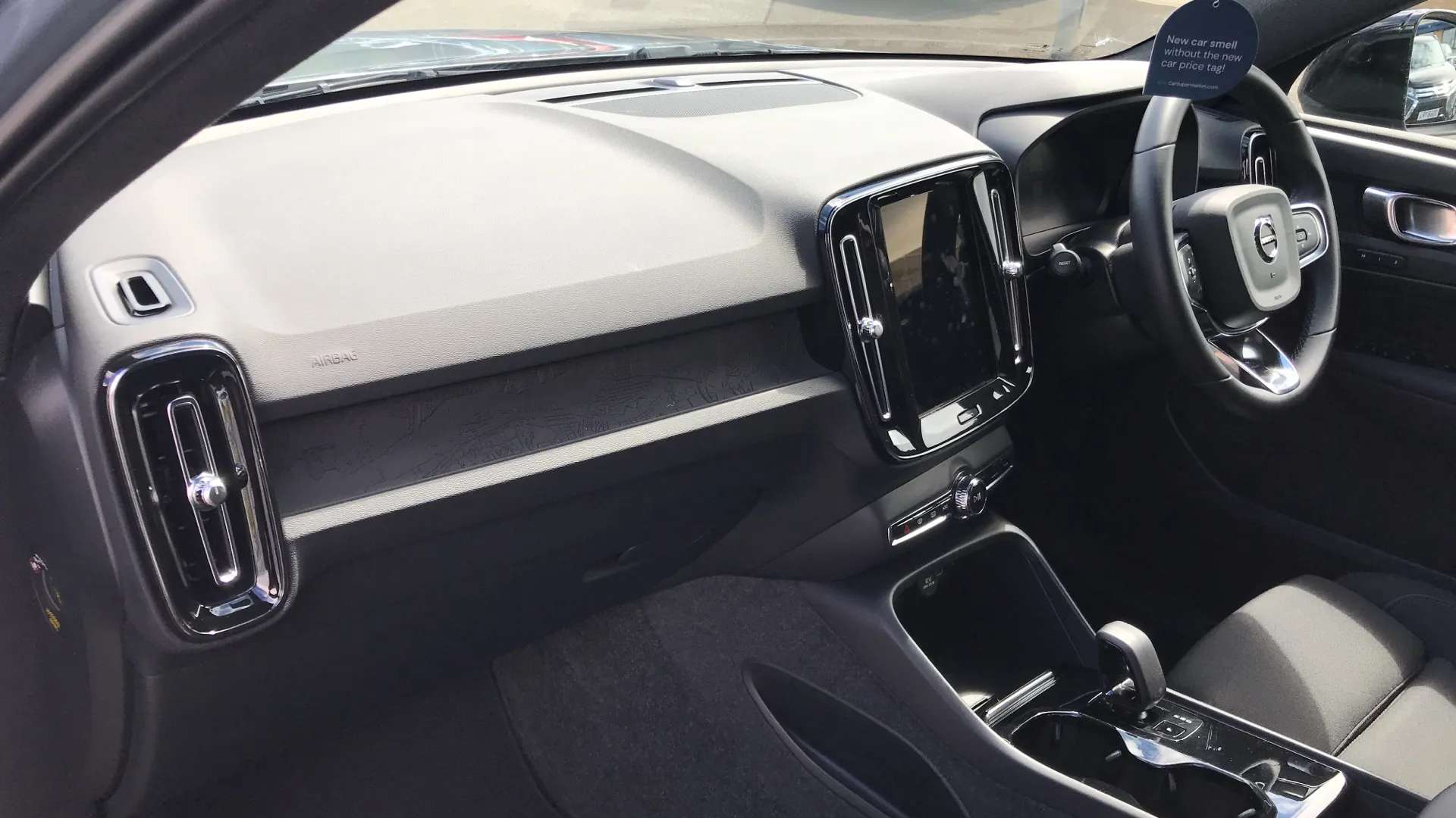 2023 VOLVO XC40 2023 VOLVO XC40