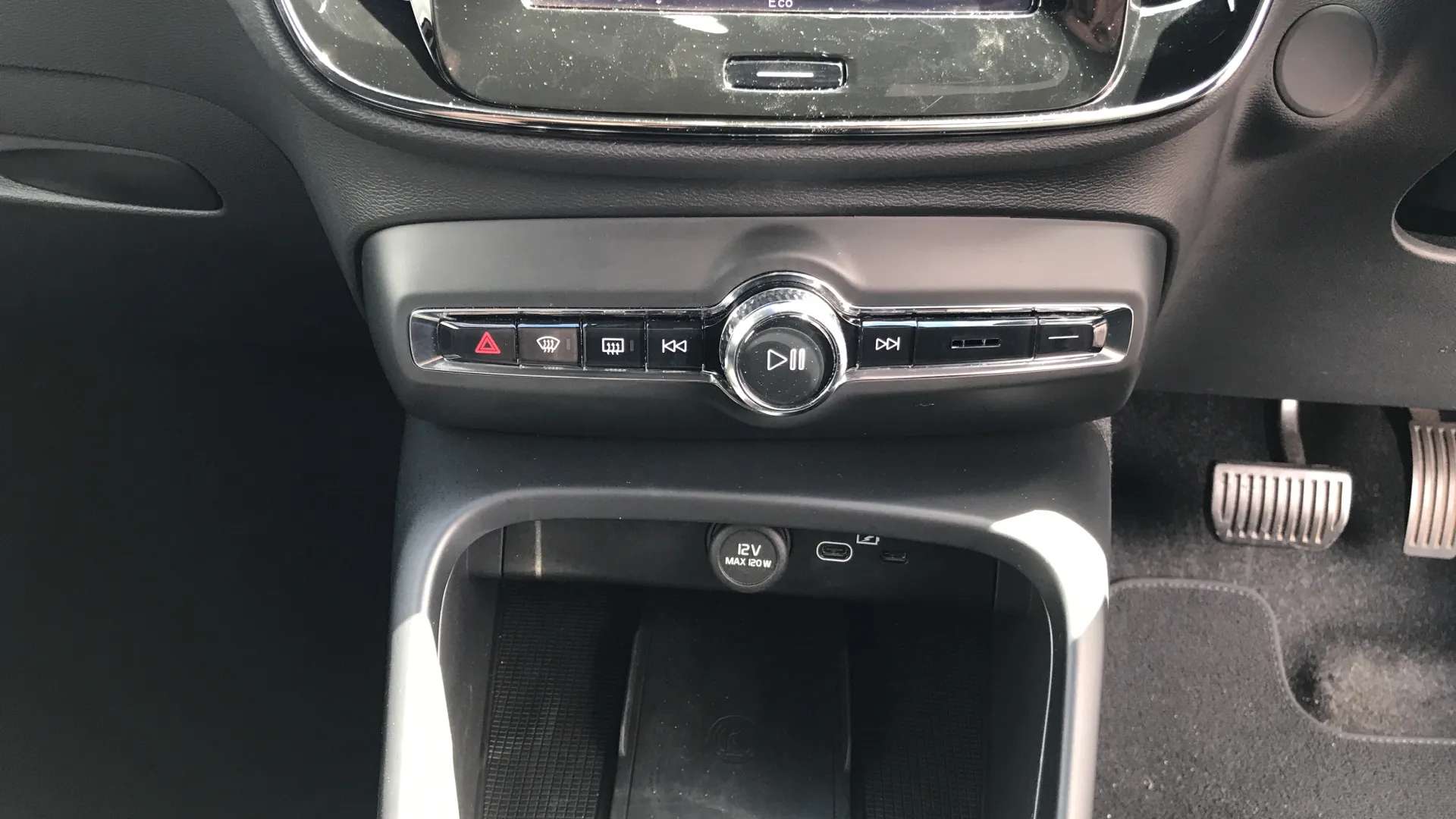 2023 VOLVO XC40 2023 VOLVO XC40