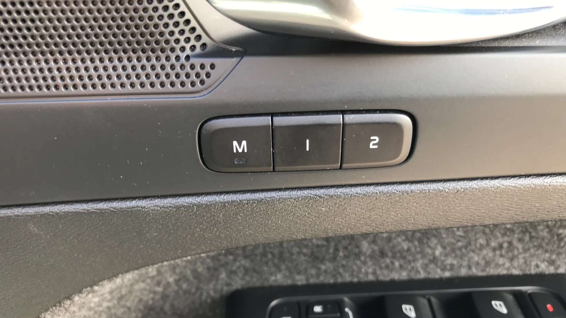 2023 VOLVO XC40 2023 VOLVO XC40