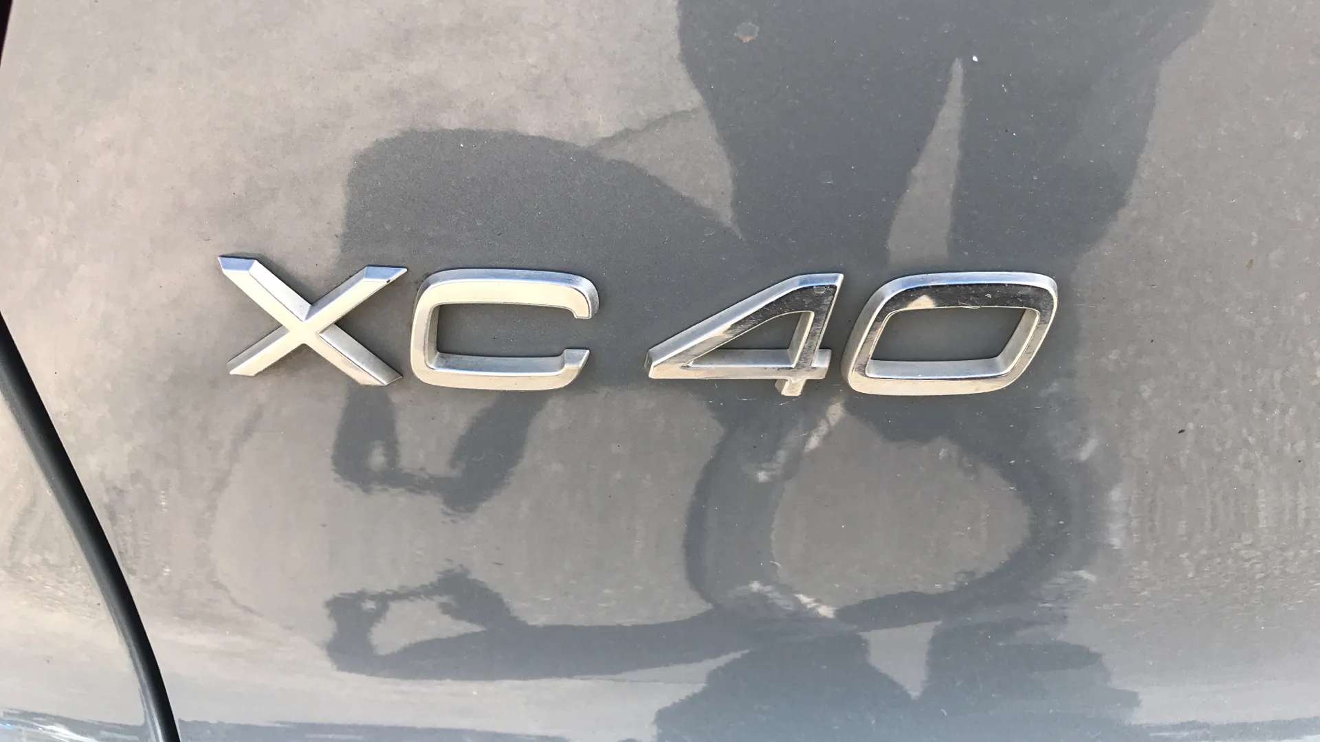 2023 VOLVO XC40 2023 VOLVO XC40