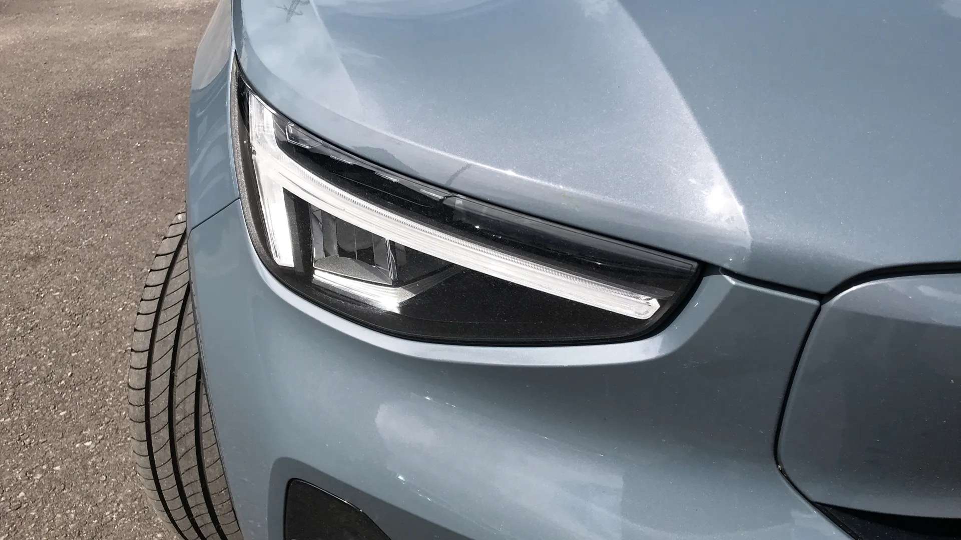 2023 VOLVO XC40 2023 VOLVO XC40