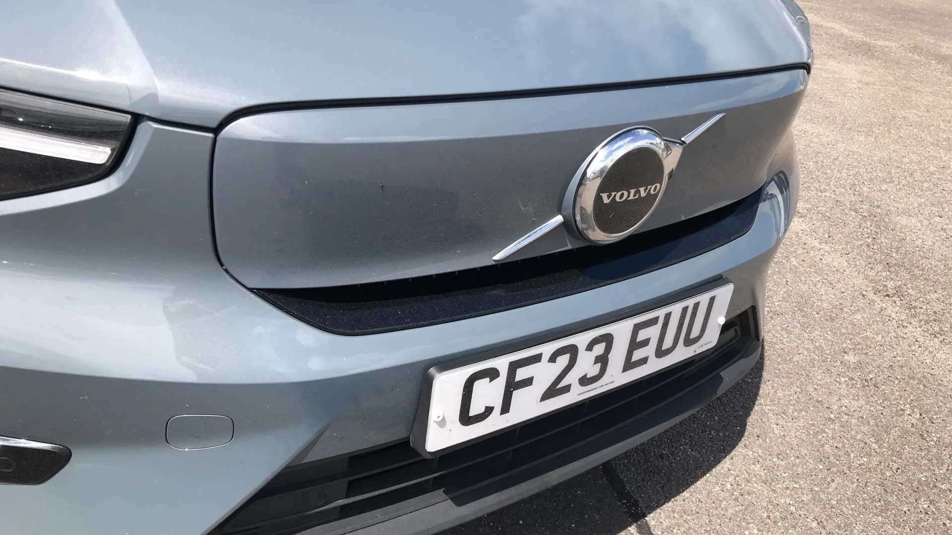 2023 VOLVO XC40 2023 VOLVO XC40