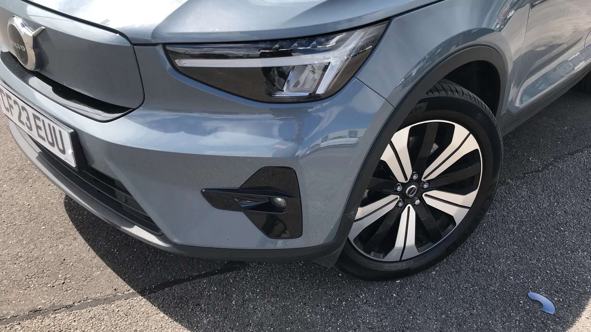 2023 VOLVO XC40 2023 VOLVO XC40