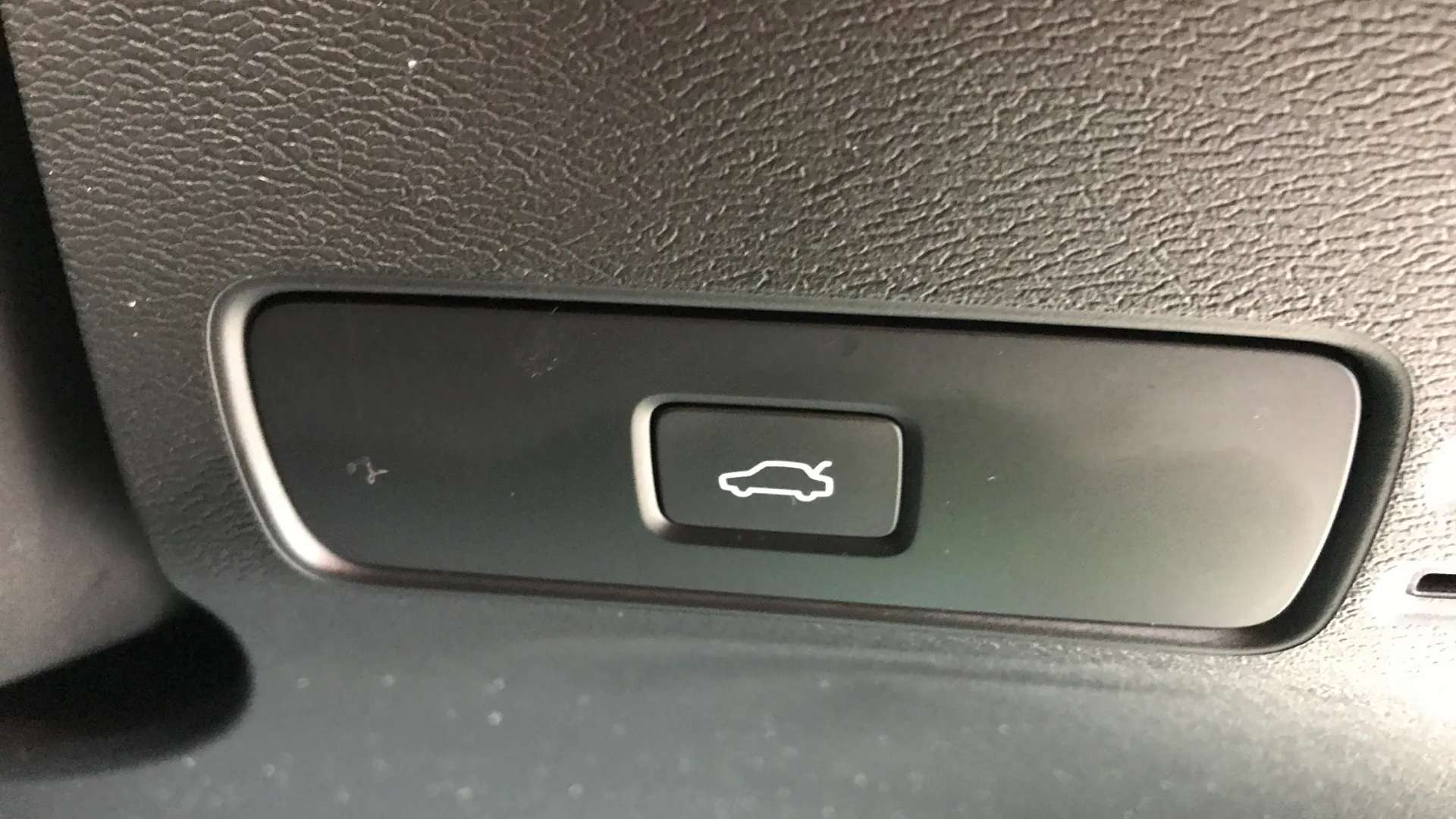 2023 VOLVO C40 2023 VOLVO C40