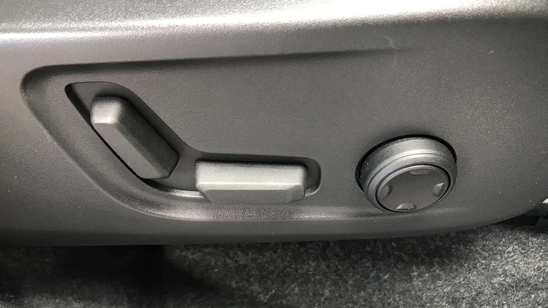2023 VOLVO C40 2023 VOLVO C40