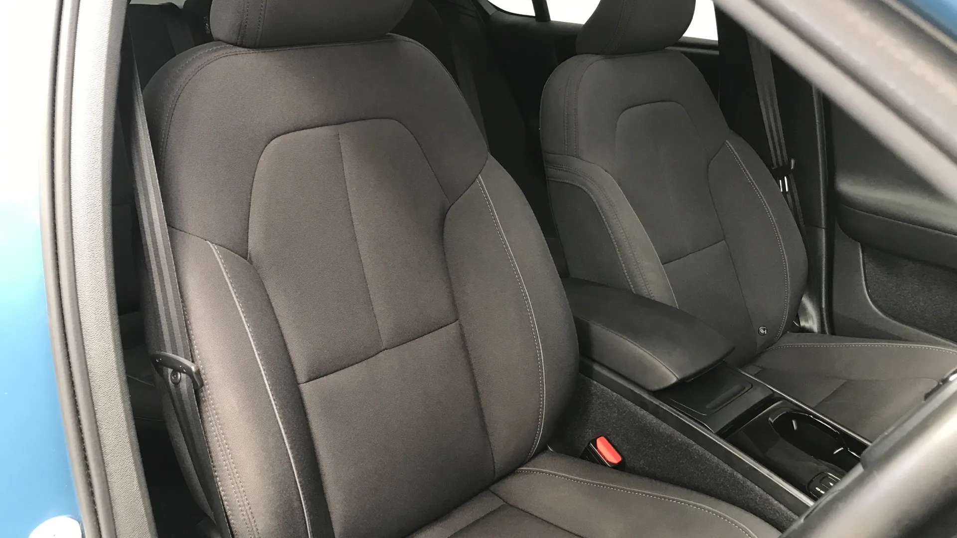 2023 VOLVO C40 2023 VOLVO C40