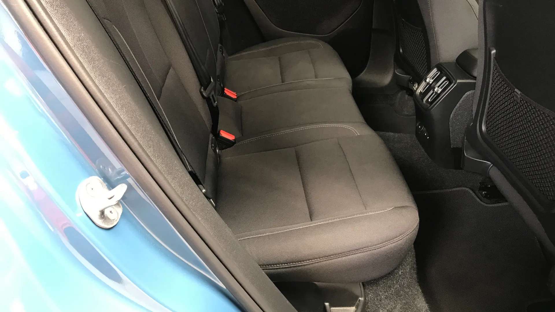 2023 VOLVO C40 2023 VOLVO C40