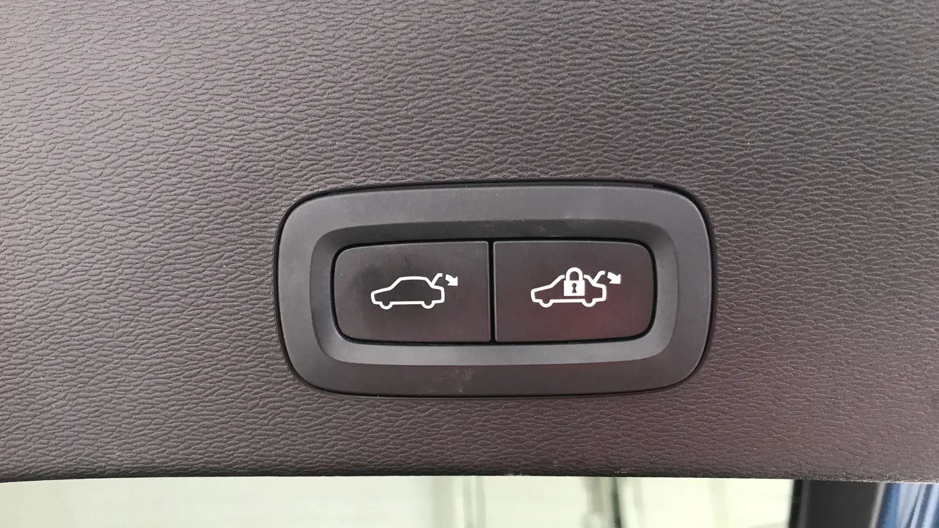 2023 VOLVO C40 2023 VOLVO C40