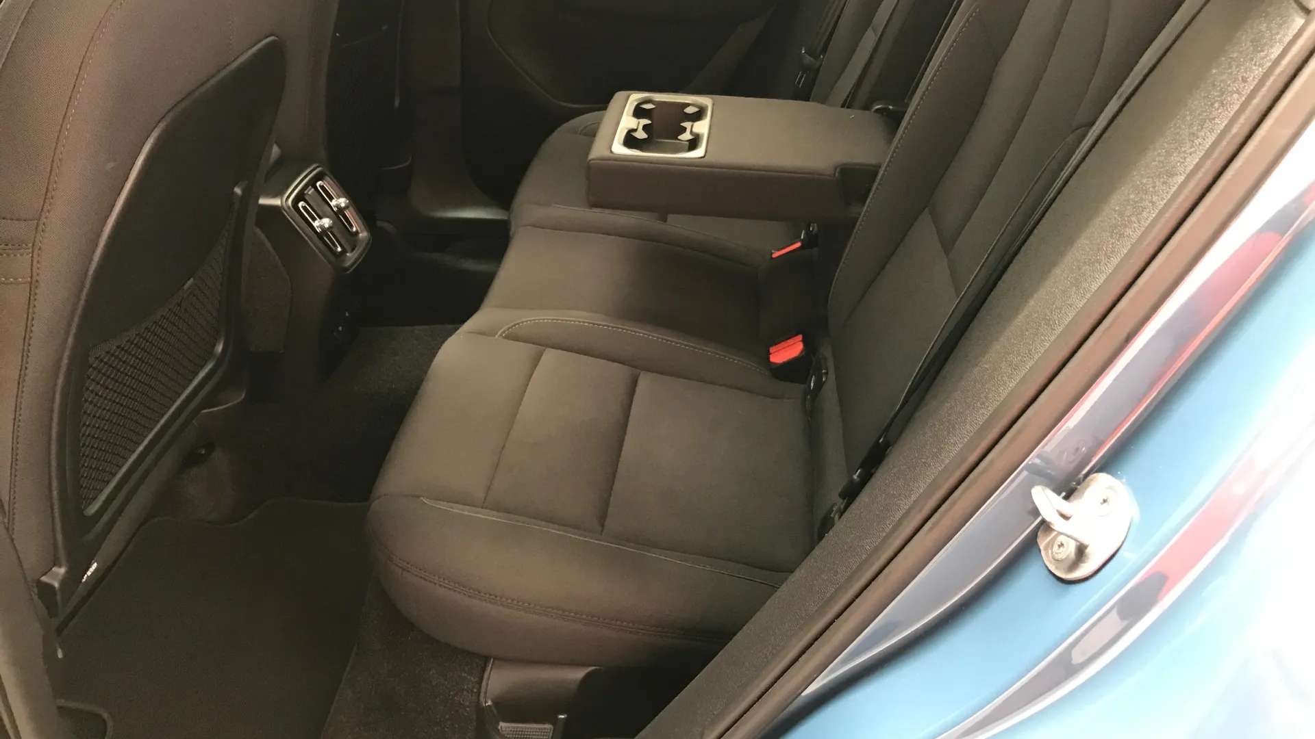 2023 VOLVO C40 2023 VOLVO C40
