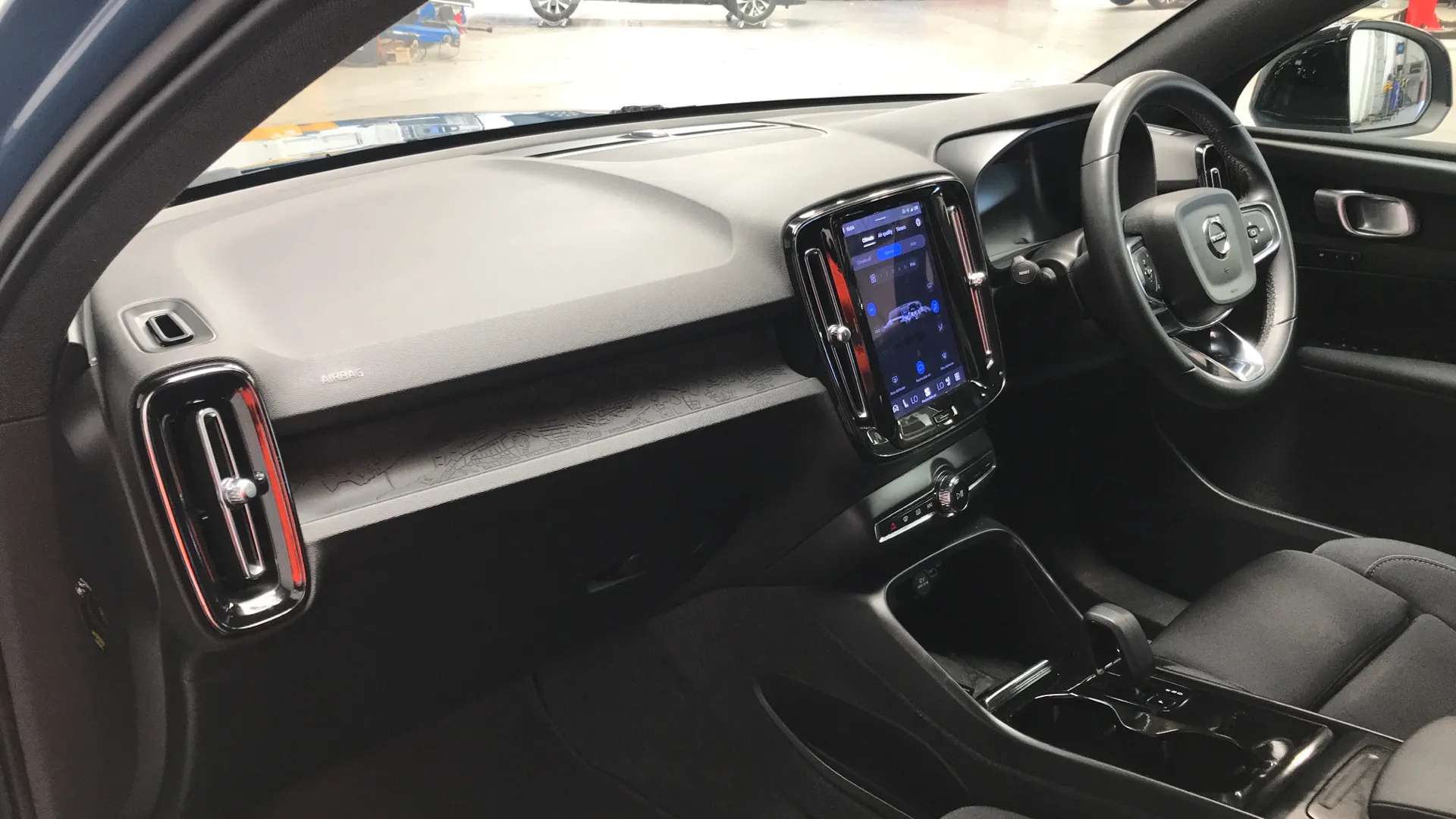 2023 VOLVO C40 2023 VOLVO C40