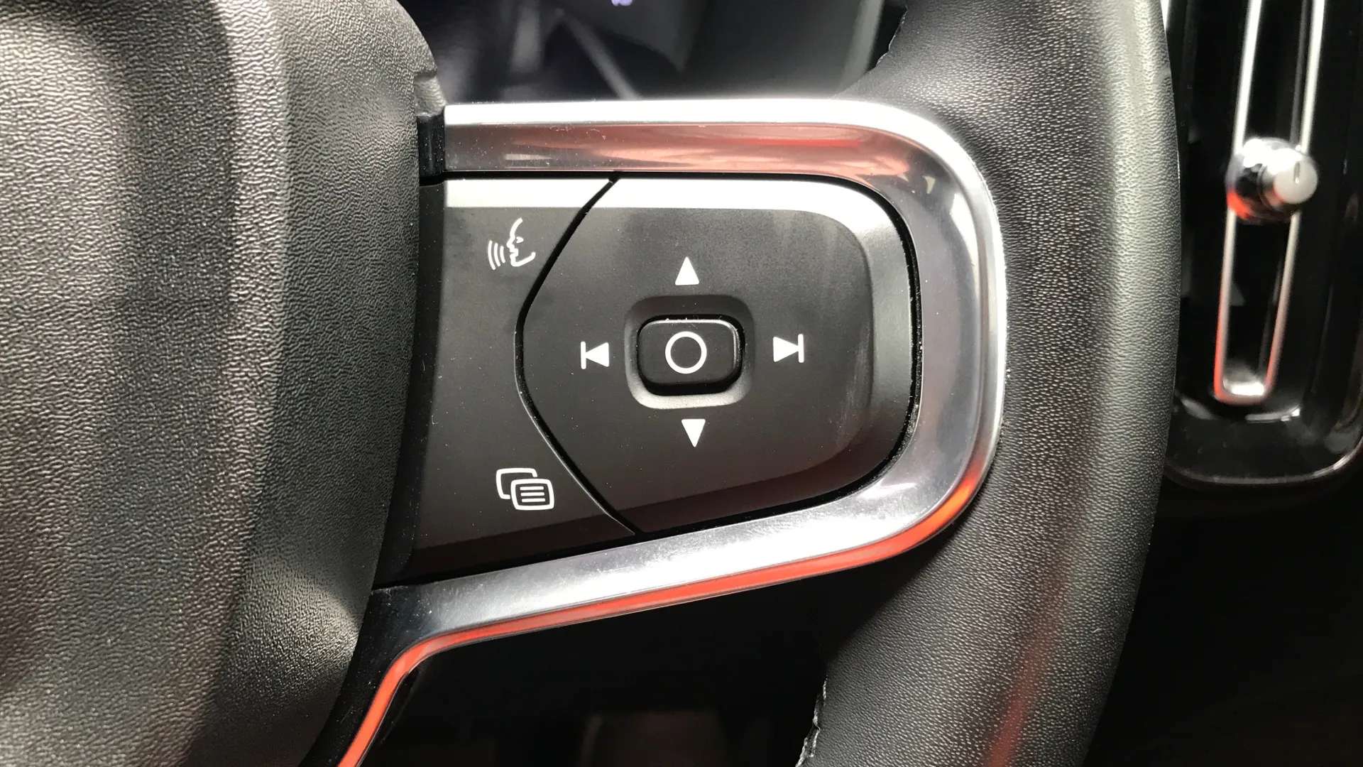 2023 VOLVO C40 2023 VOLVO C40
