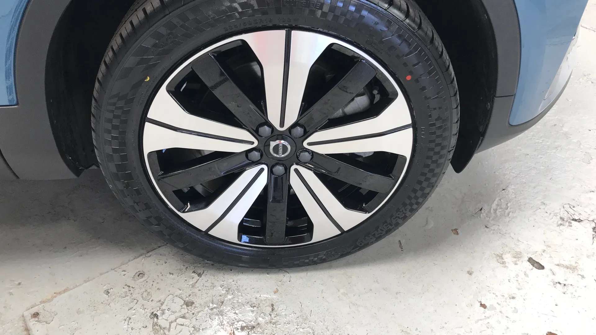 2023 VOLVO C40 2023 VOLVO C40