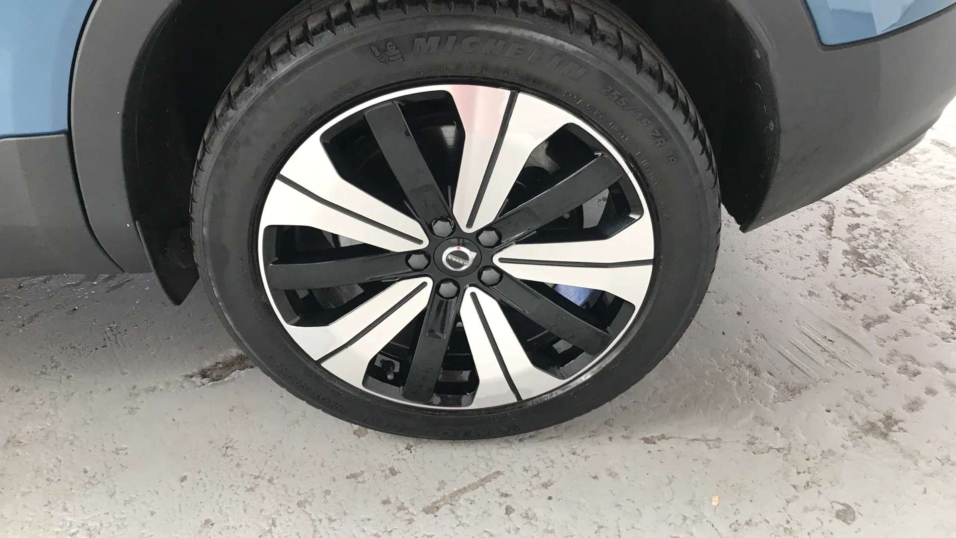 2023 VOLVO C40 2023 VOLVO C40