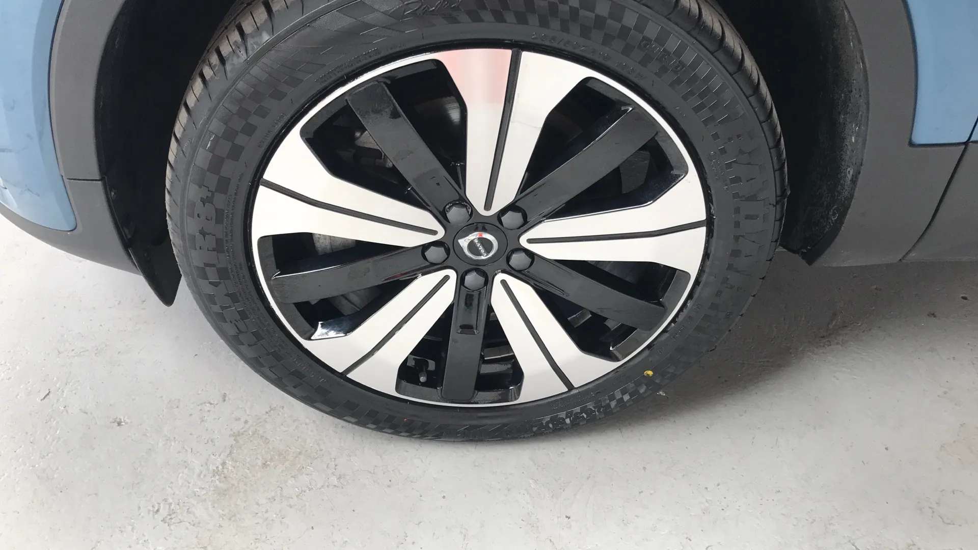 2023 VOLVO C40 2023 VOLVO C40