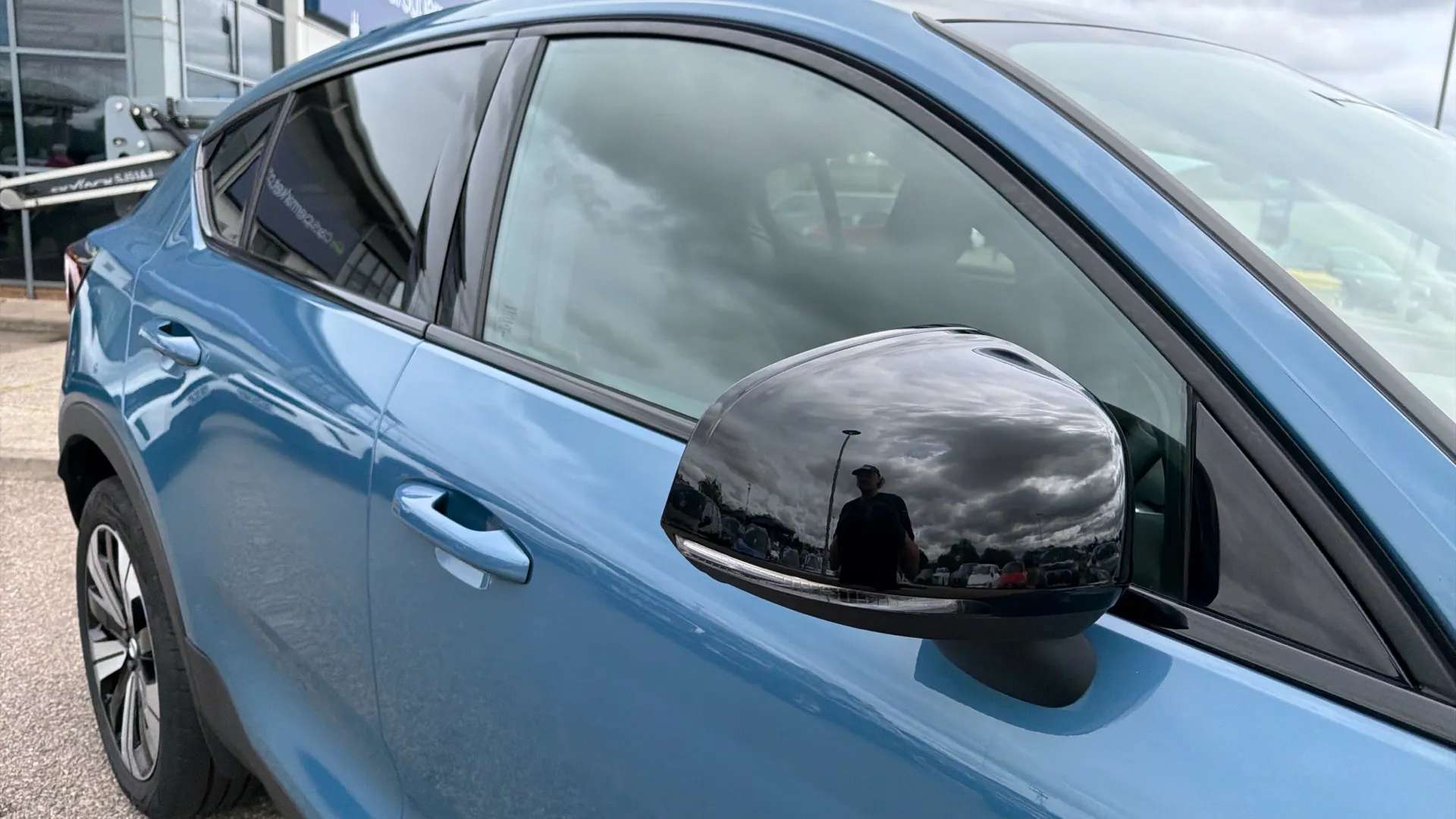 2023 VOLVO C40 2023 VOLVO C40