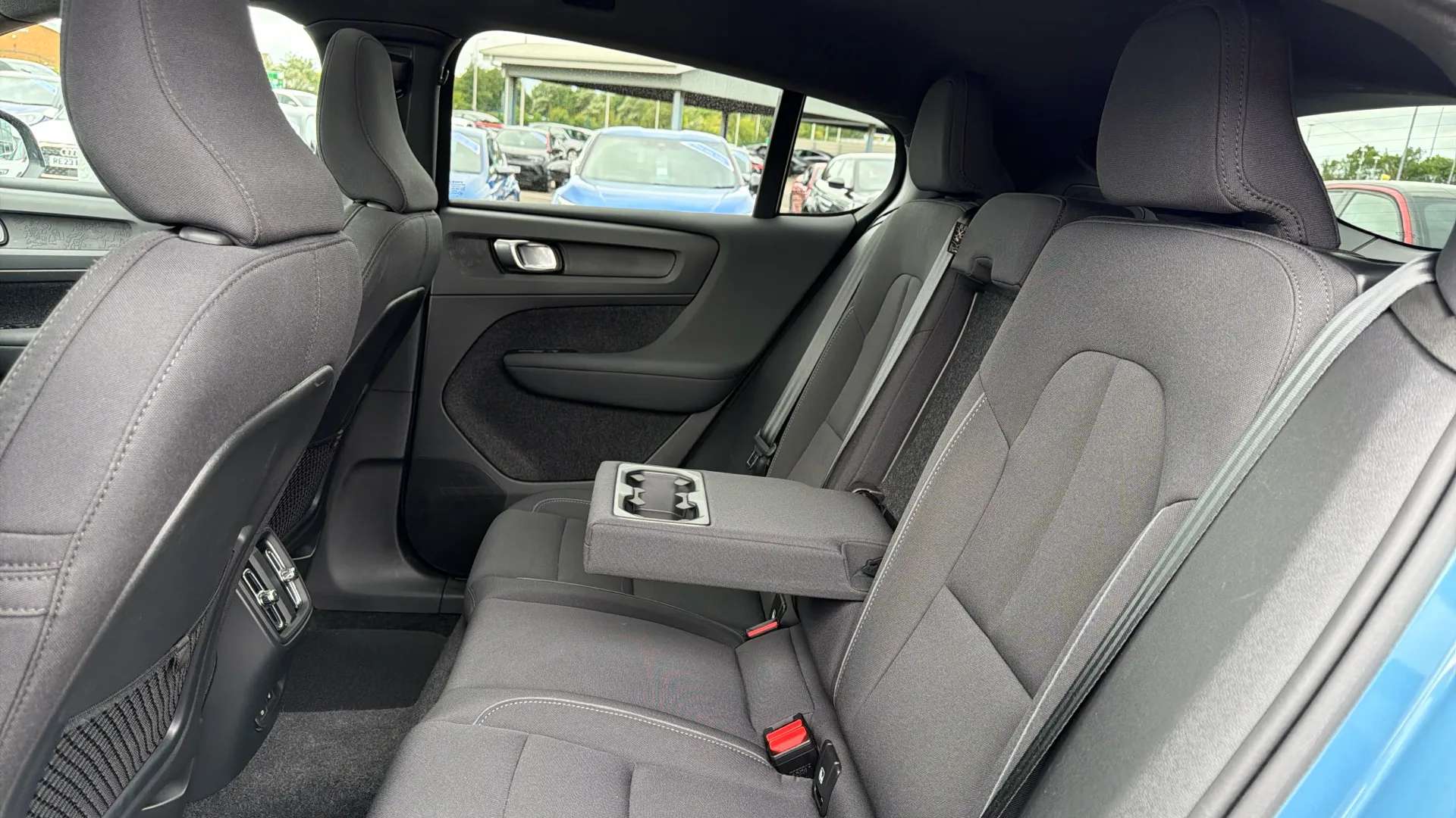 2023 VOLVO C40 2023 VOLVO C40
