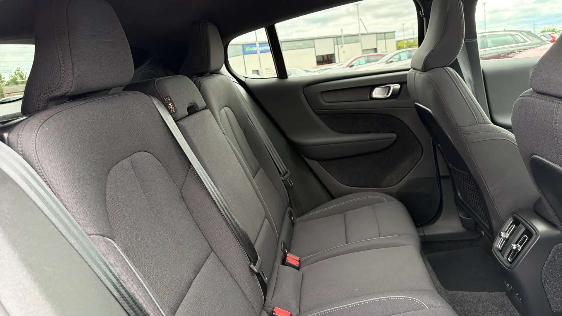 2023 VOLVO C40 2023 VOLVO C40