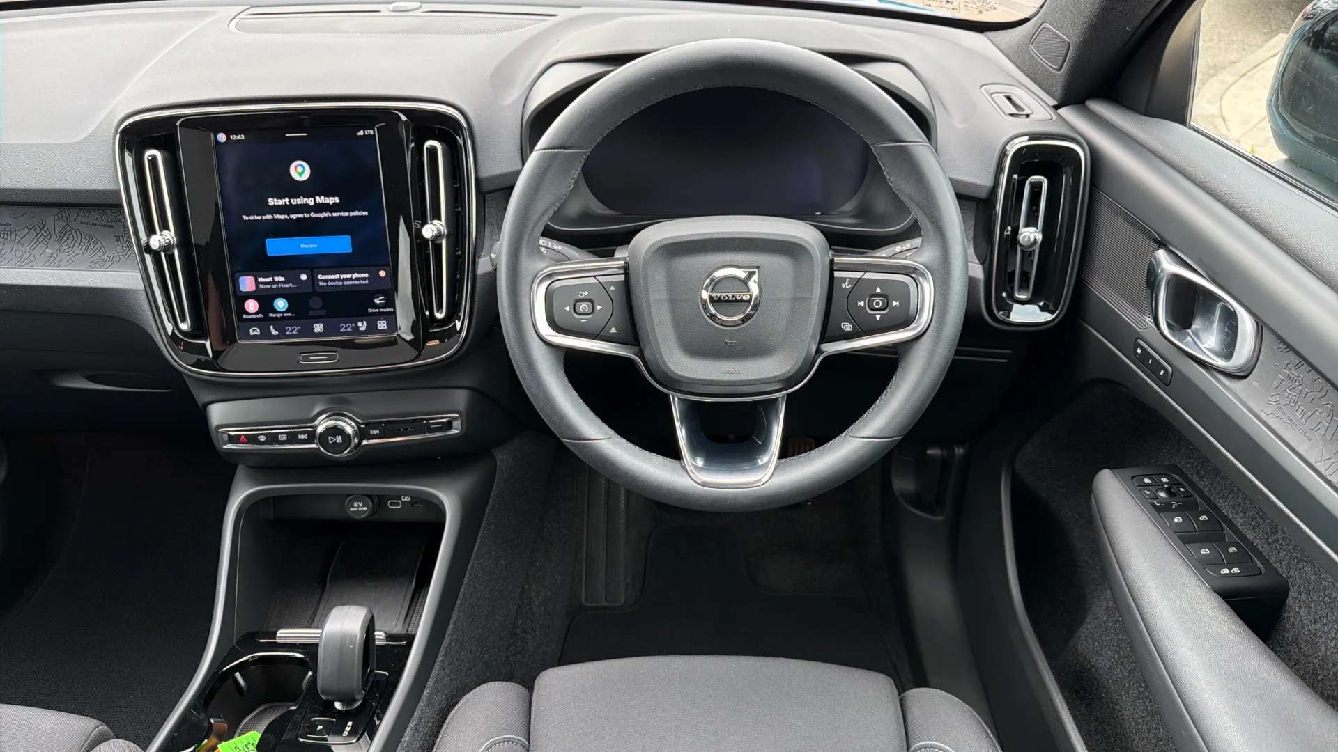 2023 VOLVO C40 2023 VOLVO C40