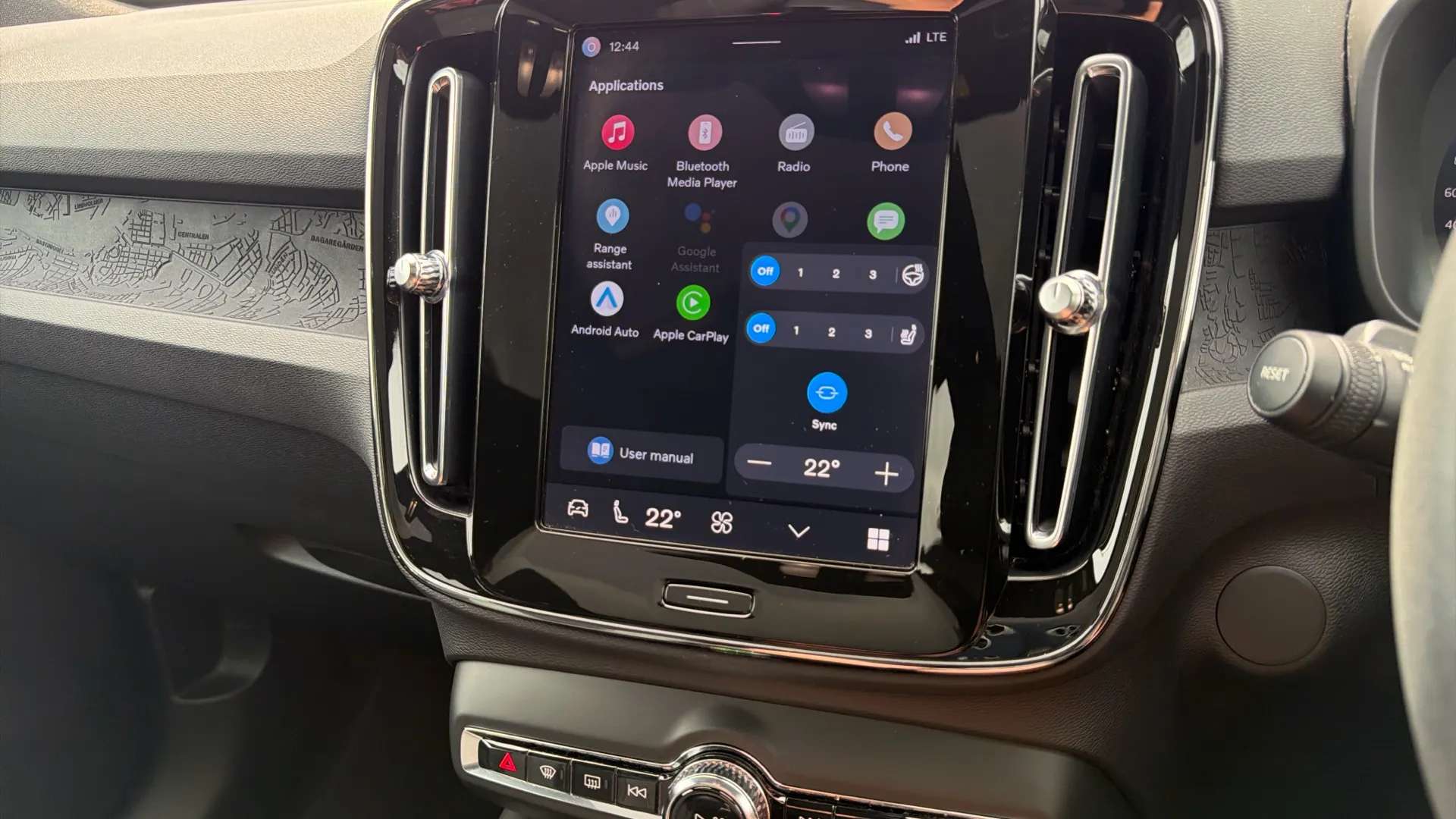 2023 VOLVO C40 2023 VOLVO C40