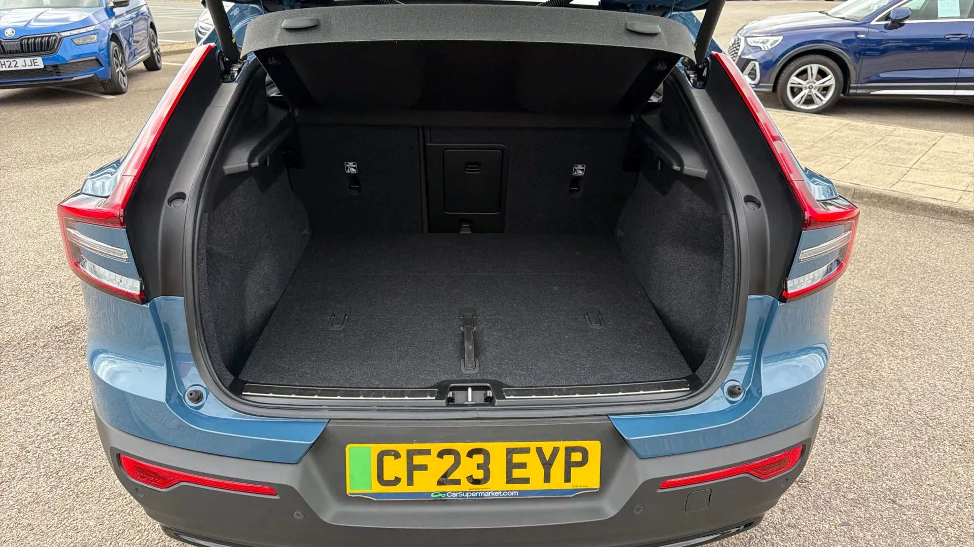 2023 VOLVO C40 2023 VOLVO C40