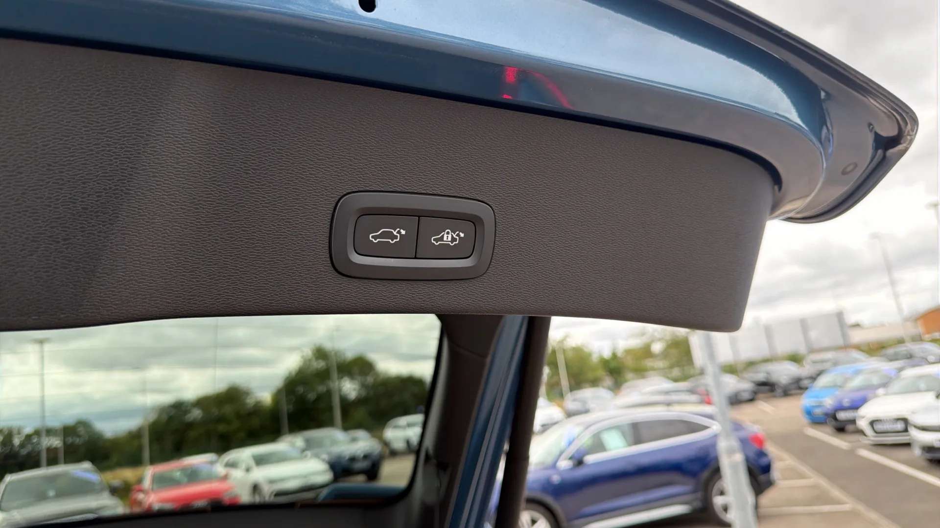 2023 VOLVO C40 2023 VOLVO C40