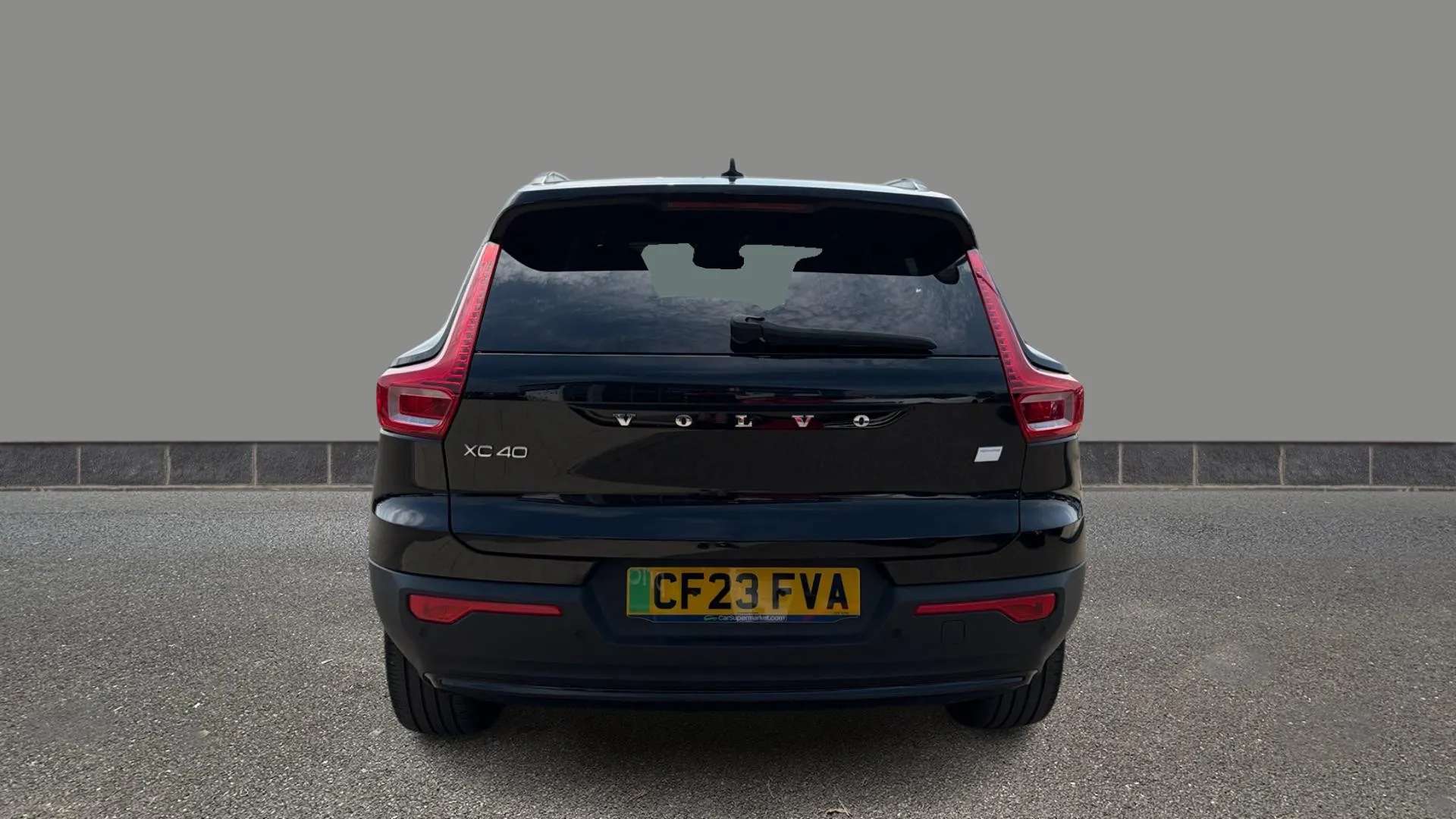 2023 VOLVO XC40 2023 VOLVO XC40