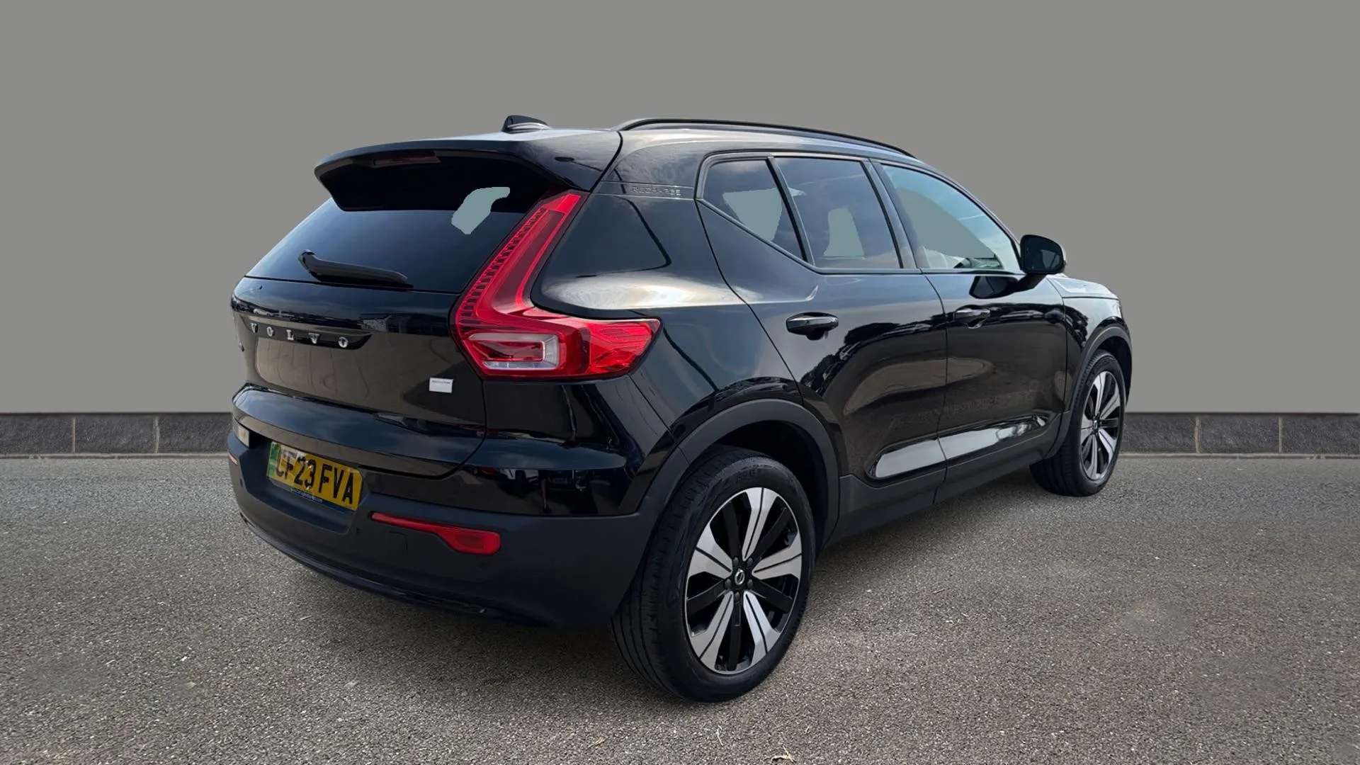 2023 VOLVO XC40 2023 VOLVO XC40
