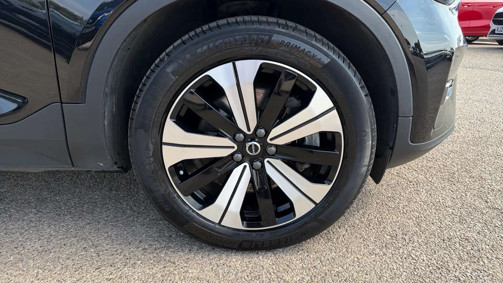 2023 VOLVO XC40 2023 VOLVO XC40