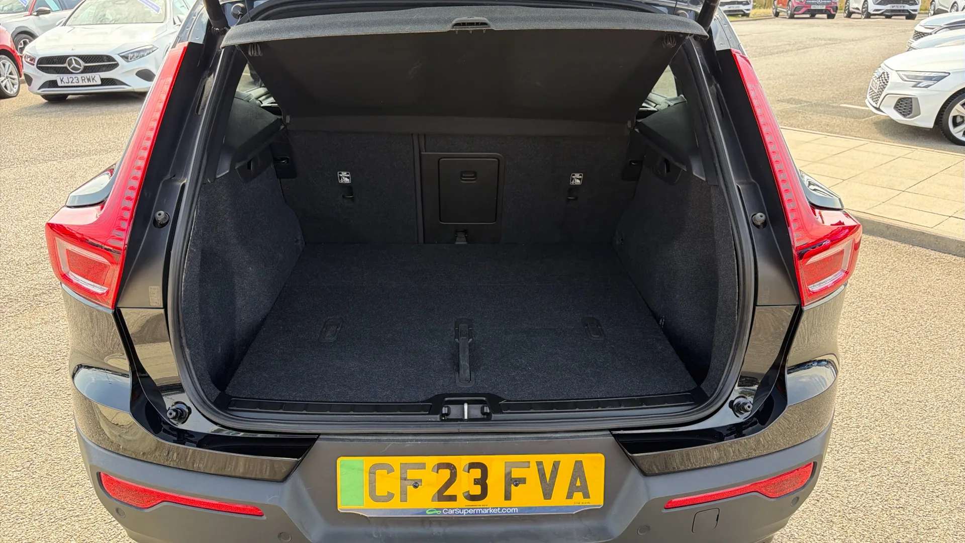 2023 VOLVO XC40 2023 VOLVO XC40