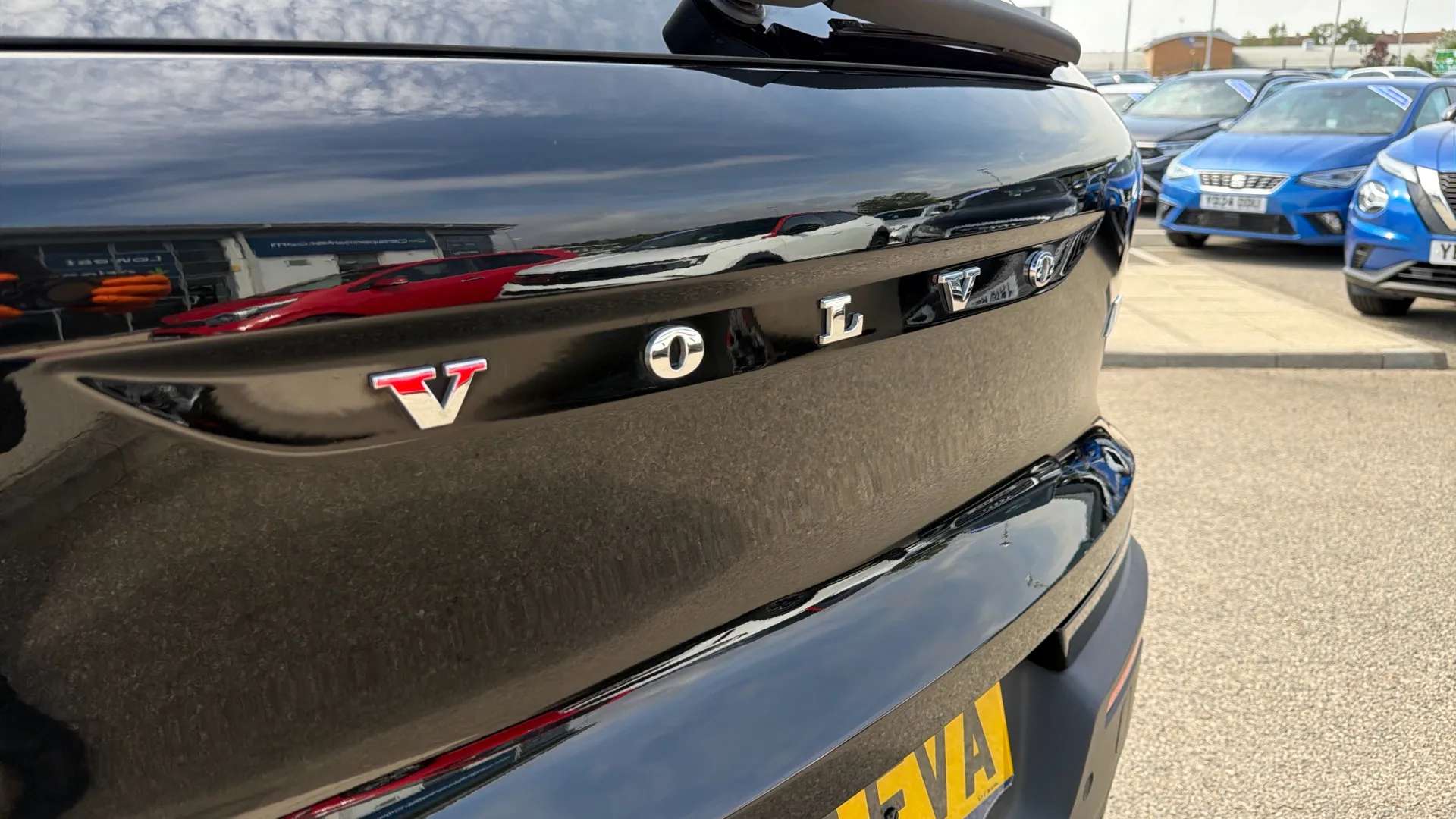 2023 VOLVO XC40 2023 VOLVO XC40