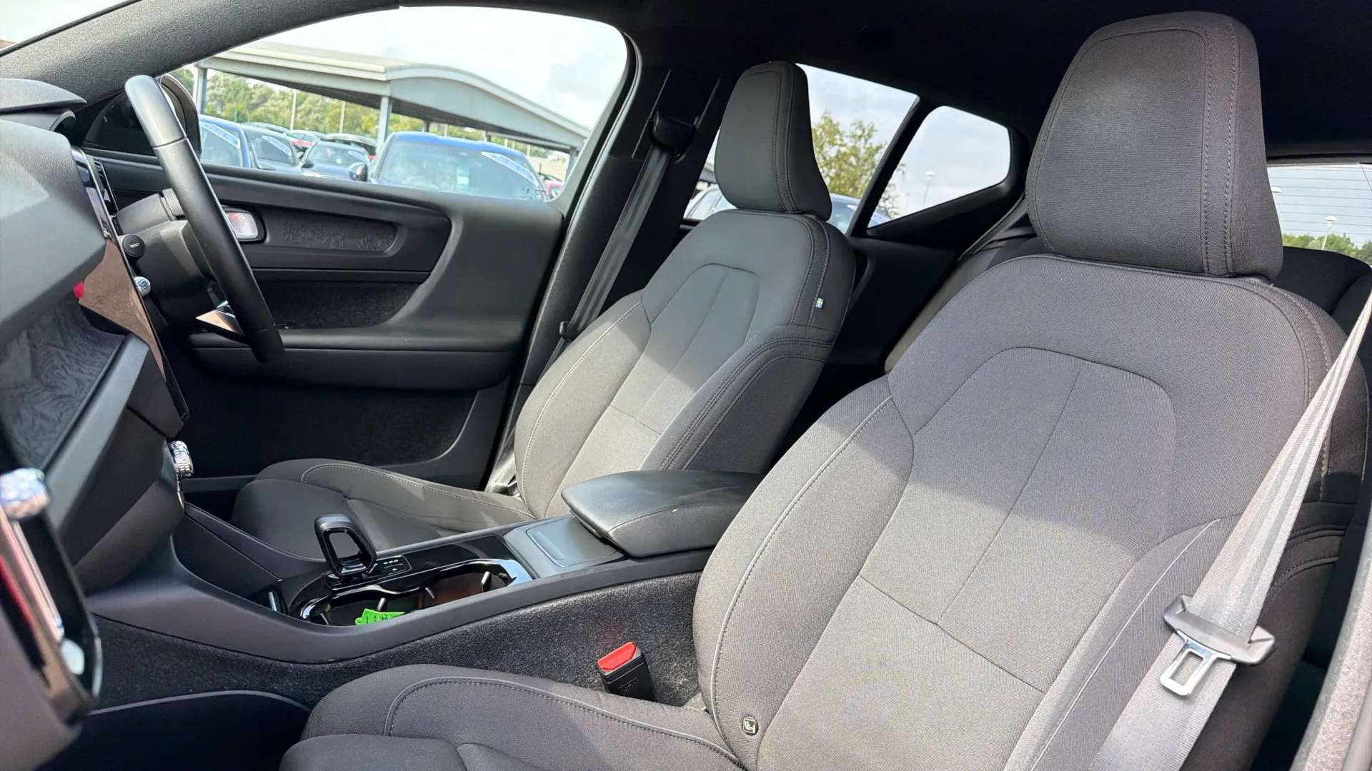 2023 VOLVO XC40 2023 VOLVO XC40