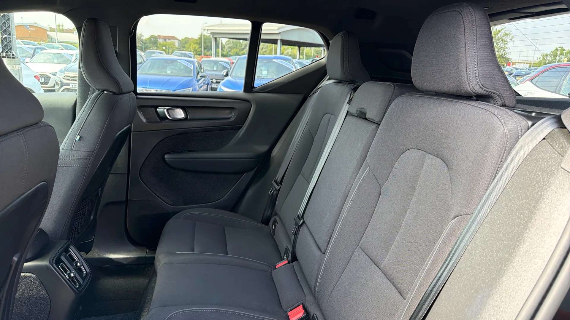 2023 VOLVO XC40 2023 VOLVO XC40