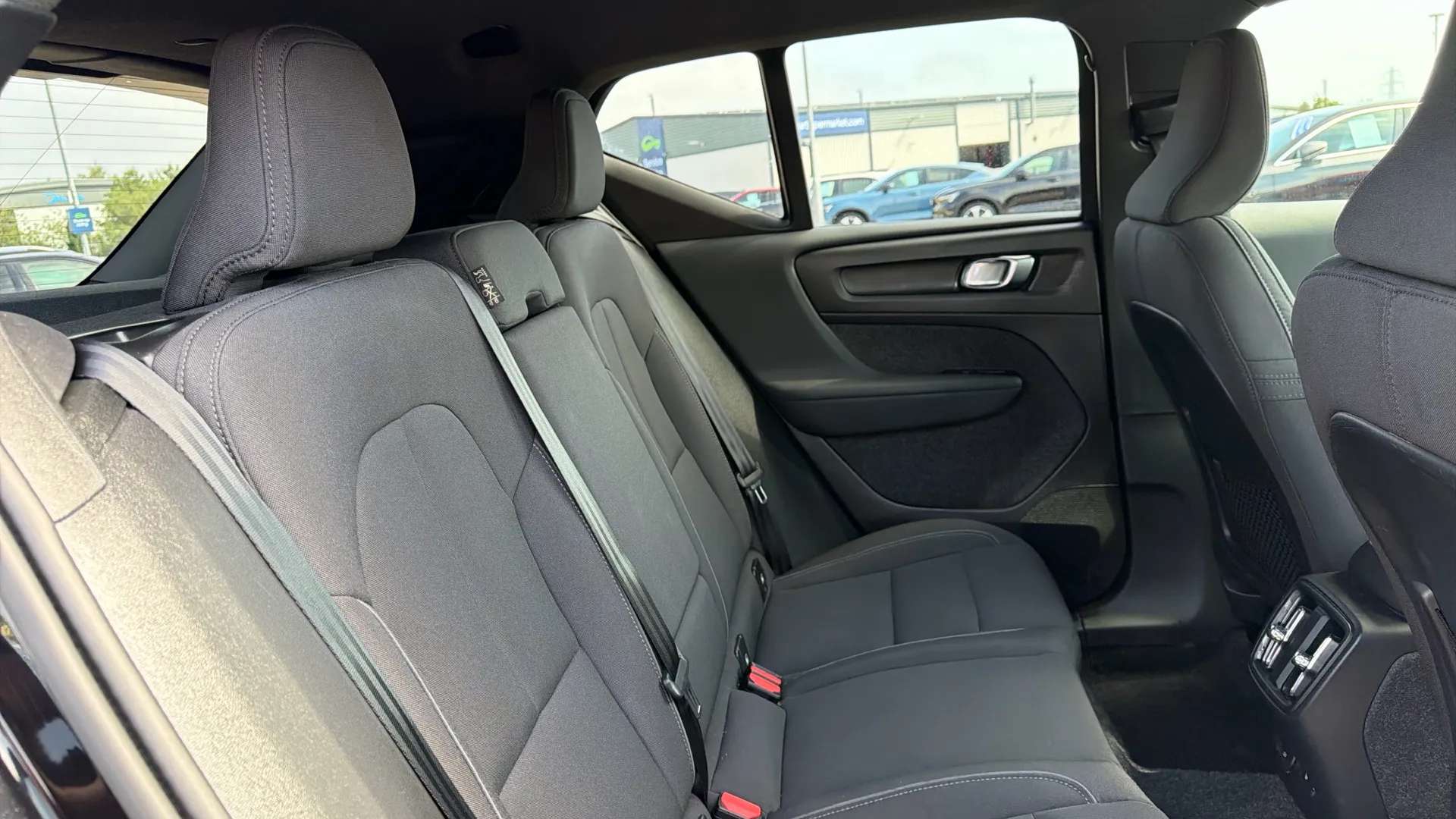 2023 VOLVO XC40 2023 VOLVO XC40