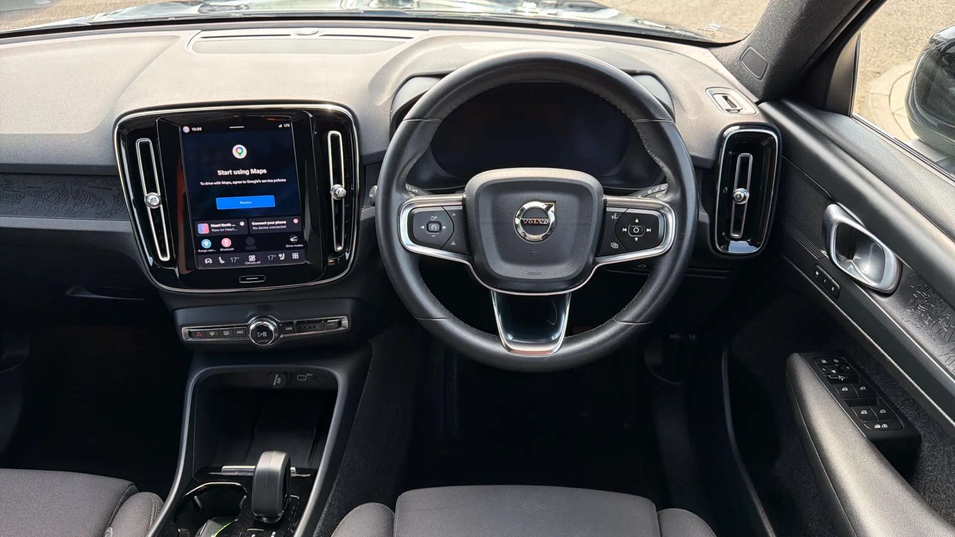 2023 VOLVO XC40 2023 VOLVO XC40