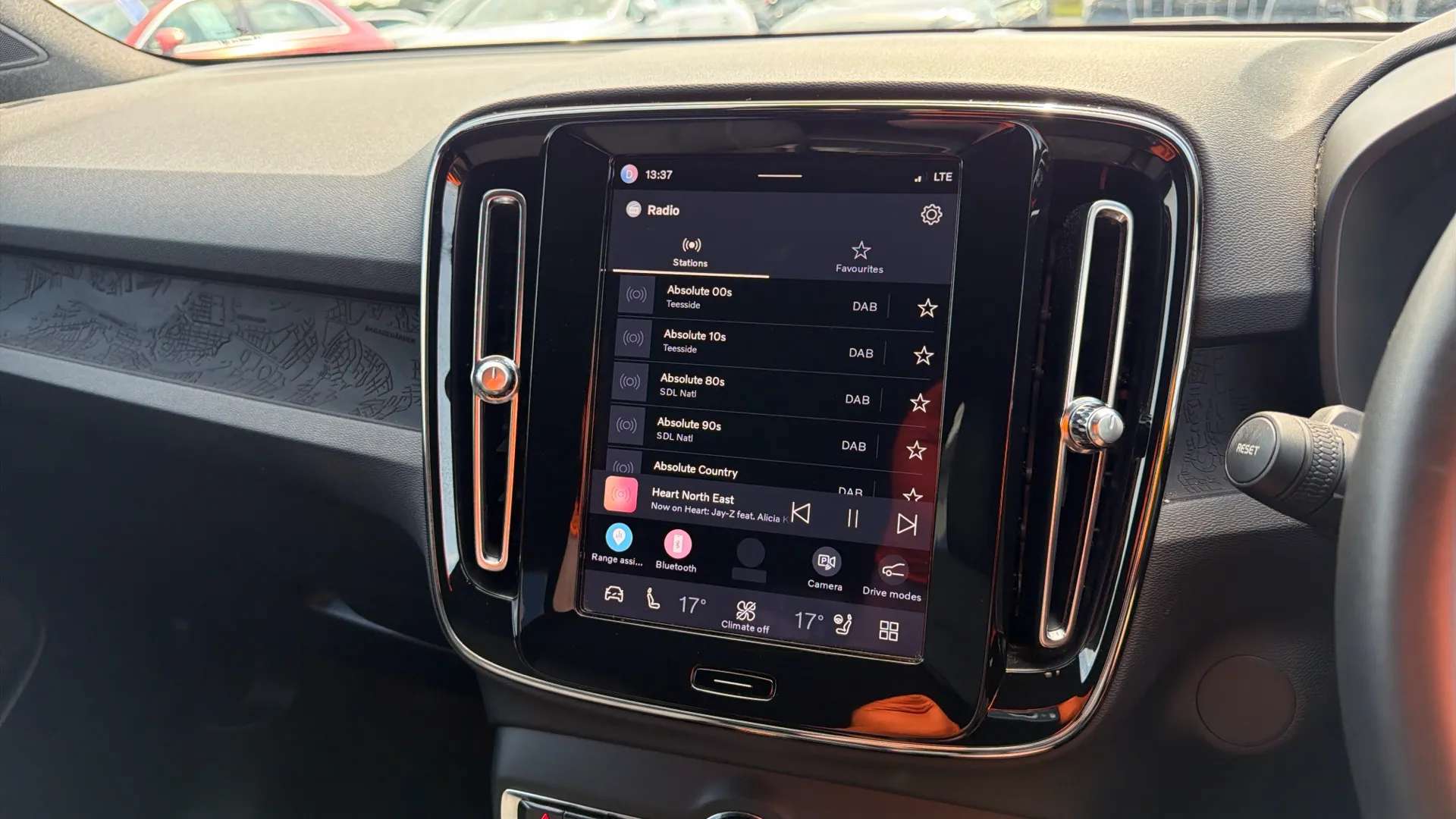 2023 VOLVO XC40 2023 VOLVO XC40