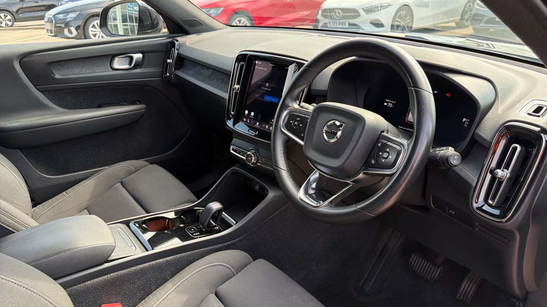 2023 VOLVO XC40 2023 VOLVO XC40