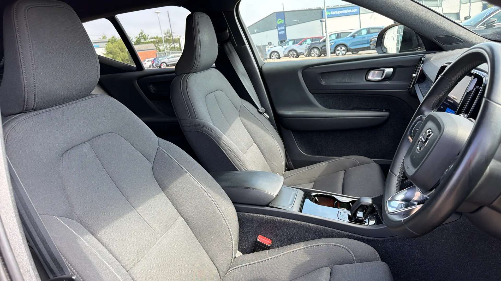 2023 VOLVO XC40 2023 VOLVO XC40