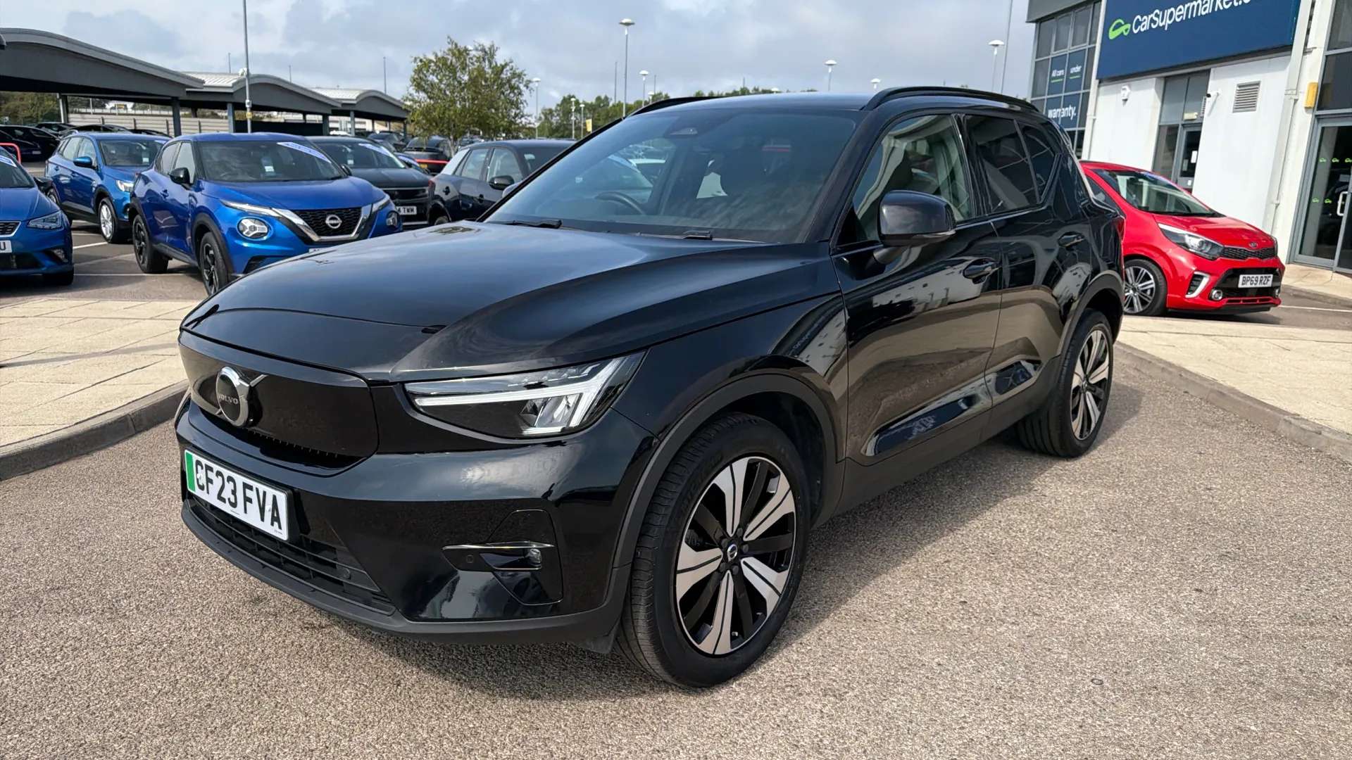 2023 VOLVO XC40 2023 VOLVO XC40