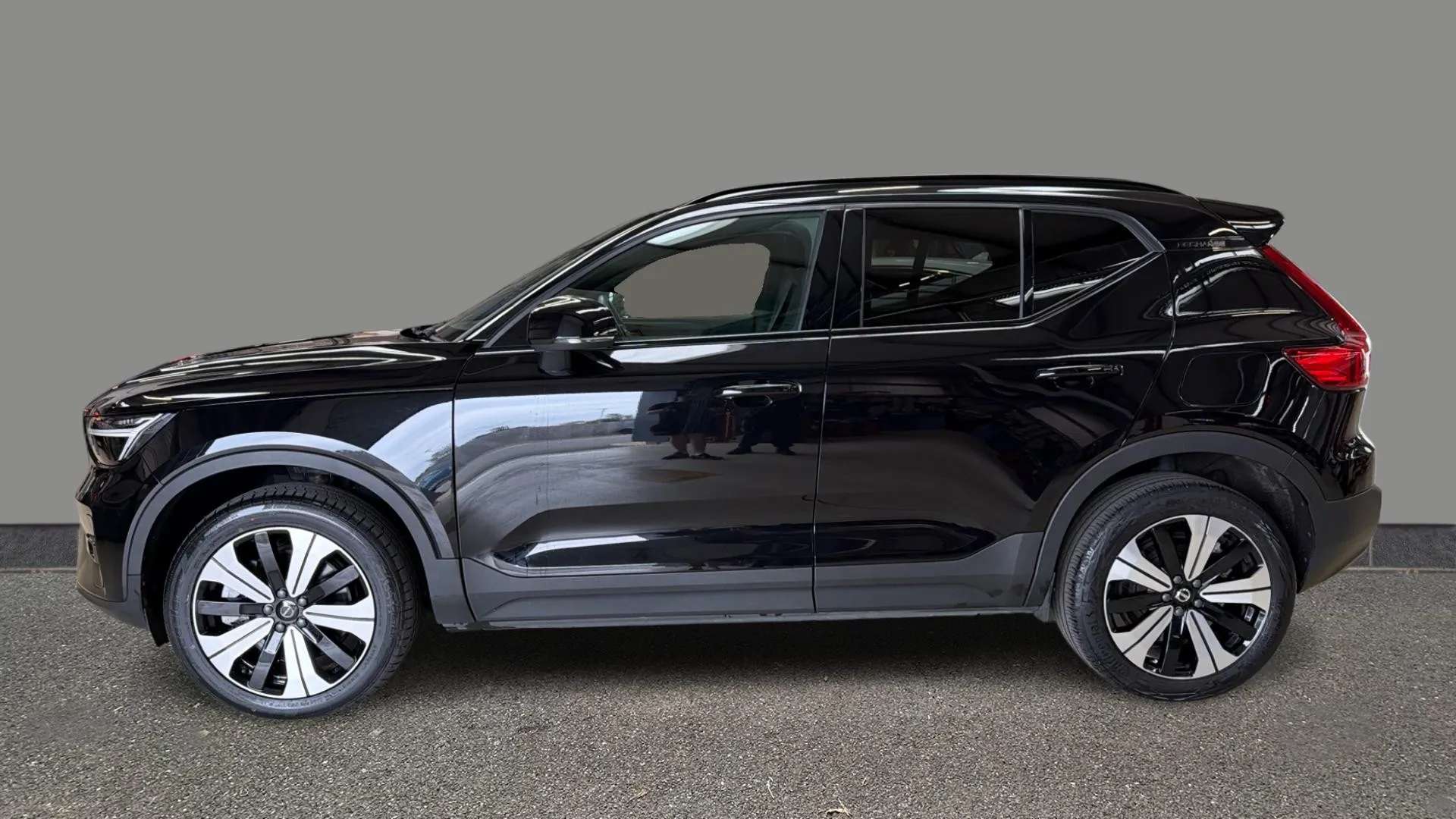A 2023 VOLVO XC40 170kW Recharge Plus 69kWh Auto A 2023 VOLVO XC40 170kW Recharge Plus 69kWh Auto
