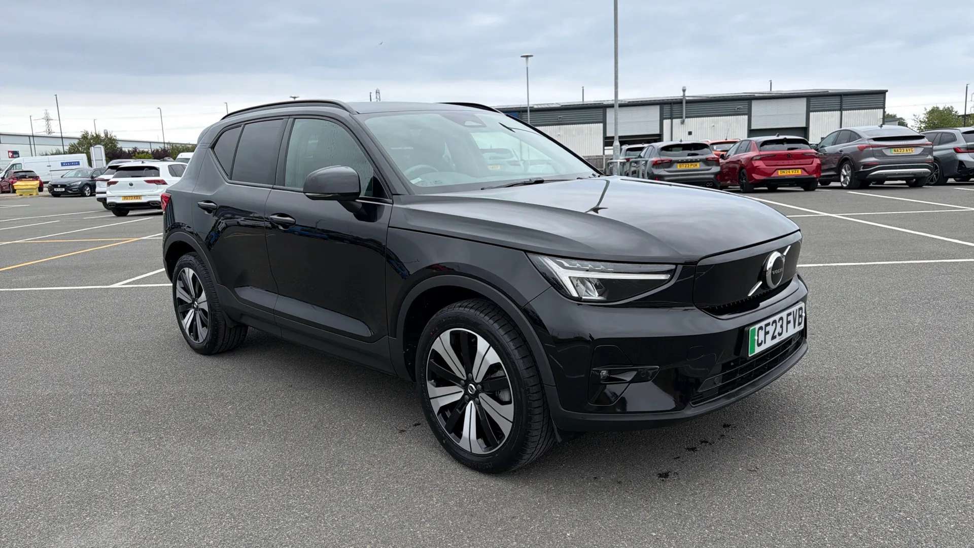 2023 VOLVO XC40 2023 VOLVO XC40