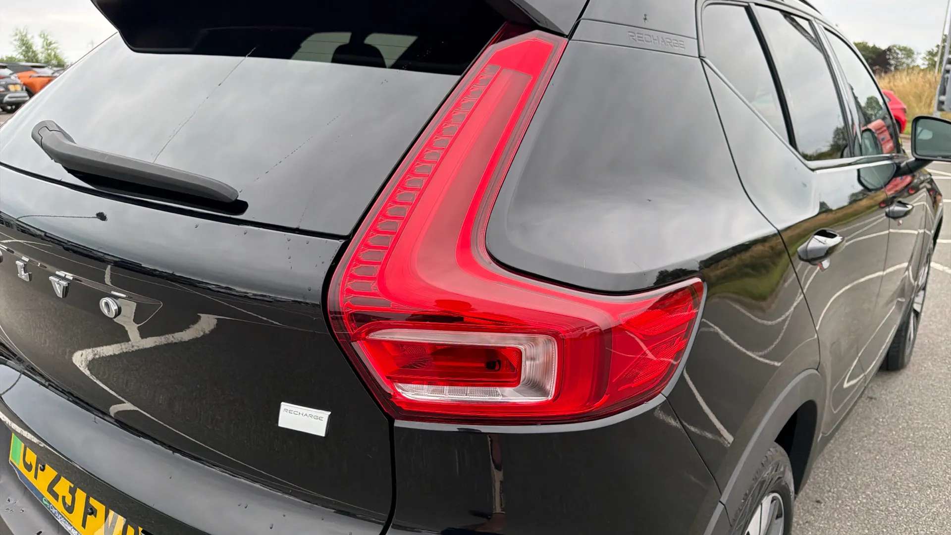 2023 VOLVO XC40 2023 VOLVO XC40