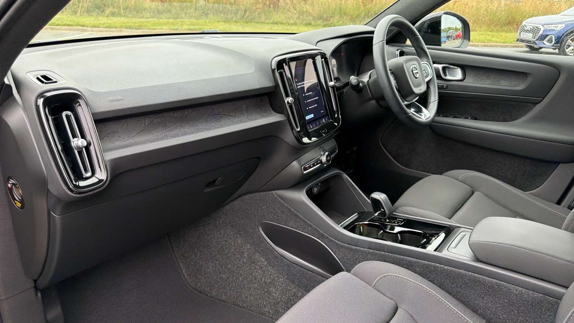 2023 VOLVO XC40 2023 VOLVO XC40