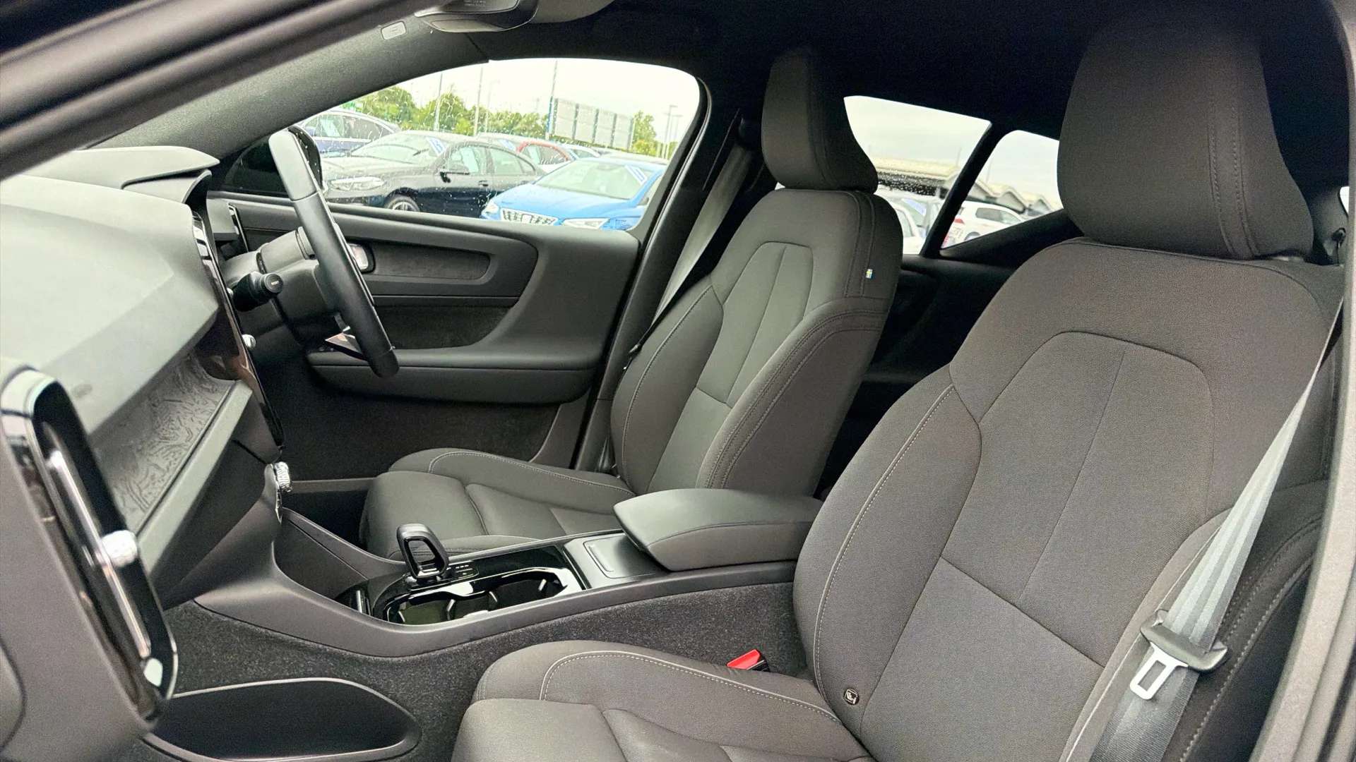 2023 VOLVO XC40 2023 VOLVO XC40