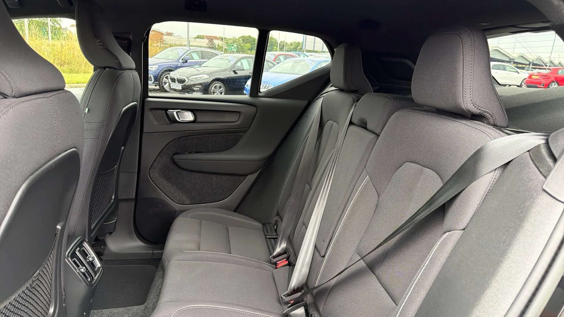 2023 VOLVO XC40 2023 VOLVO XC40