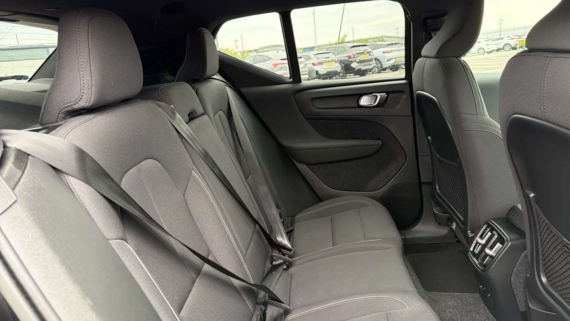 2023 VOLVO XC40 2023 VOLVO XC40