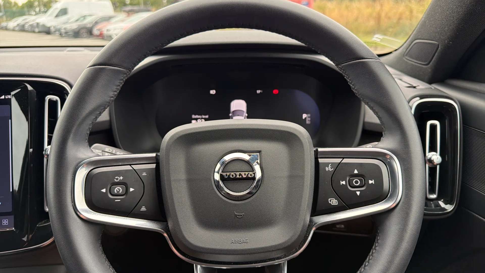 2023 VOLVO XC40 2023 VOLVO XC40